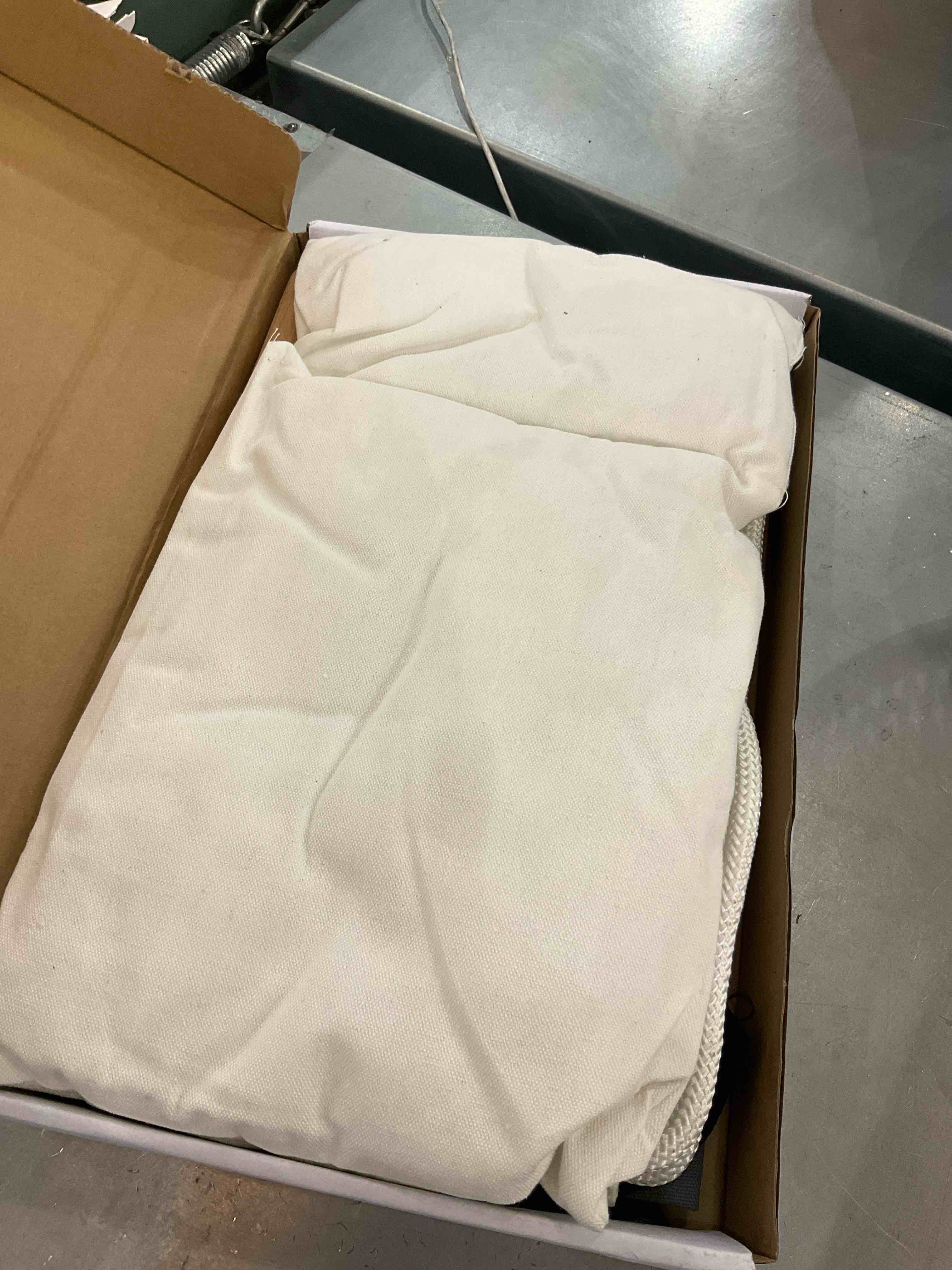 https://s3.amazonaws.com/lotting-images-prod/bidfta/EXS00489981_1695840428705.jpeg