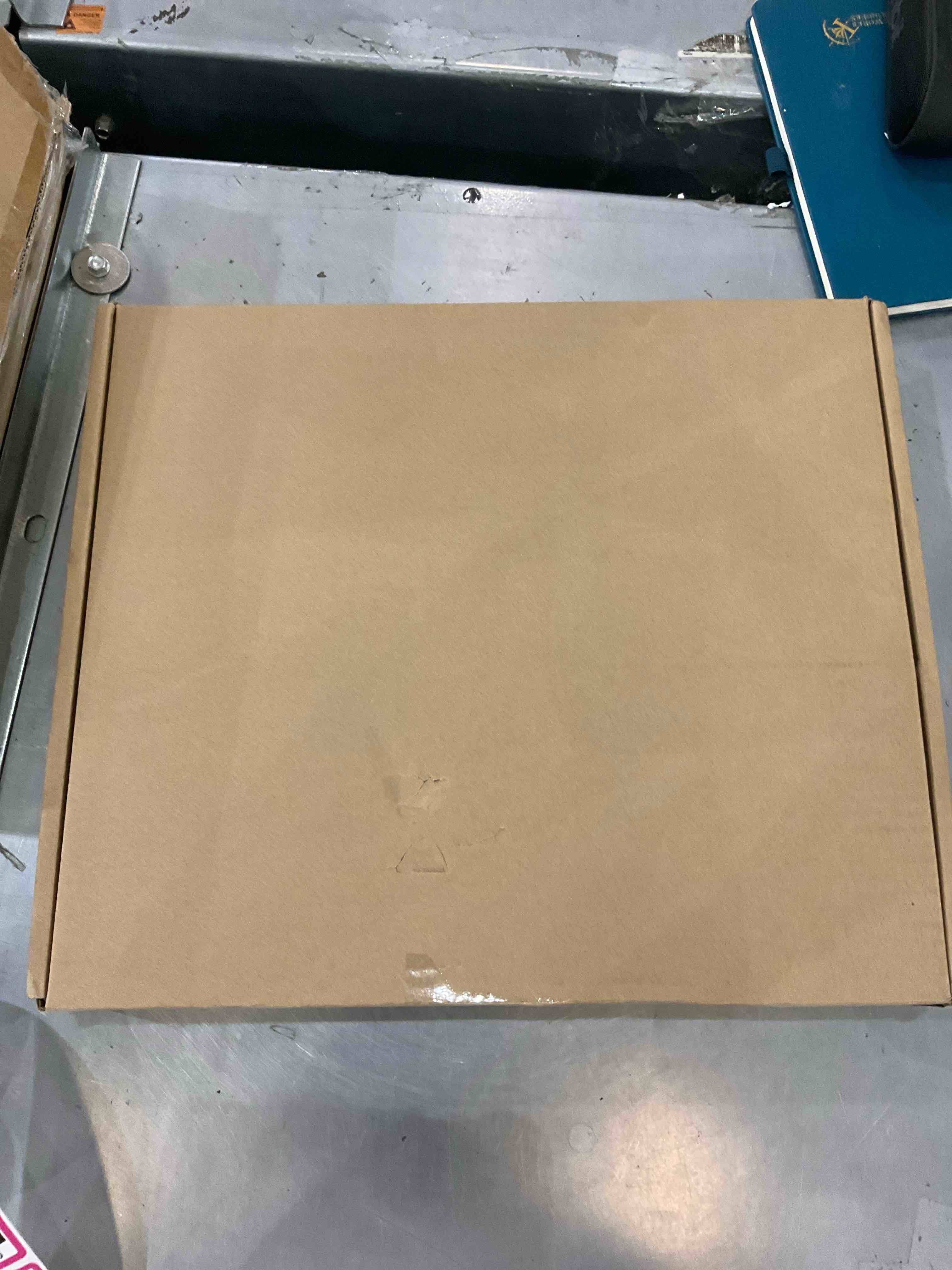 https://s3.amazonaws.com/lotting-images-prod/bidfta/EXS00490258_1696442137932.jpeg