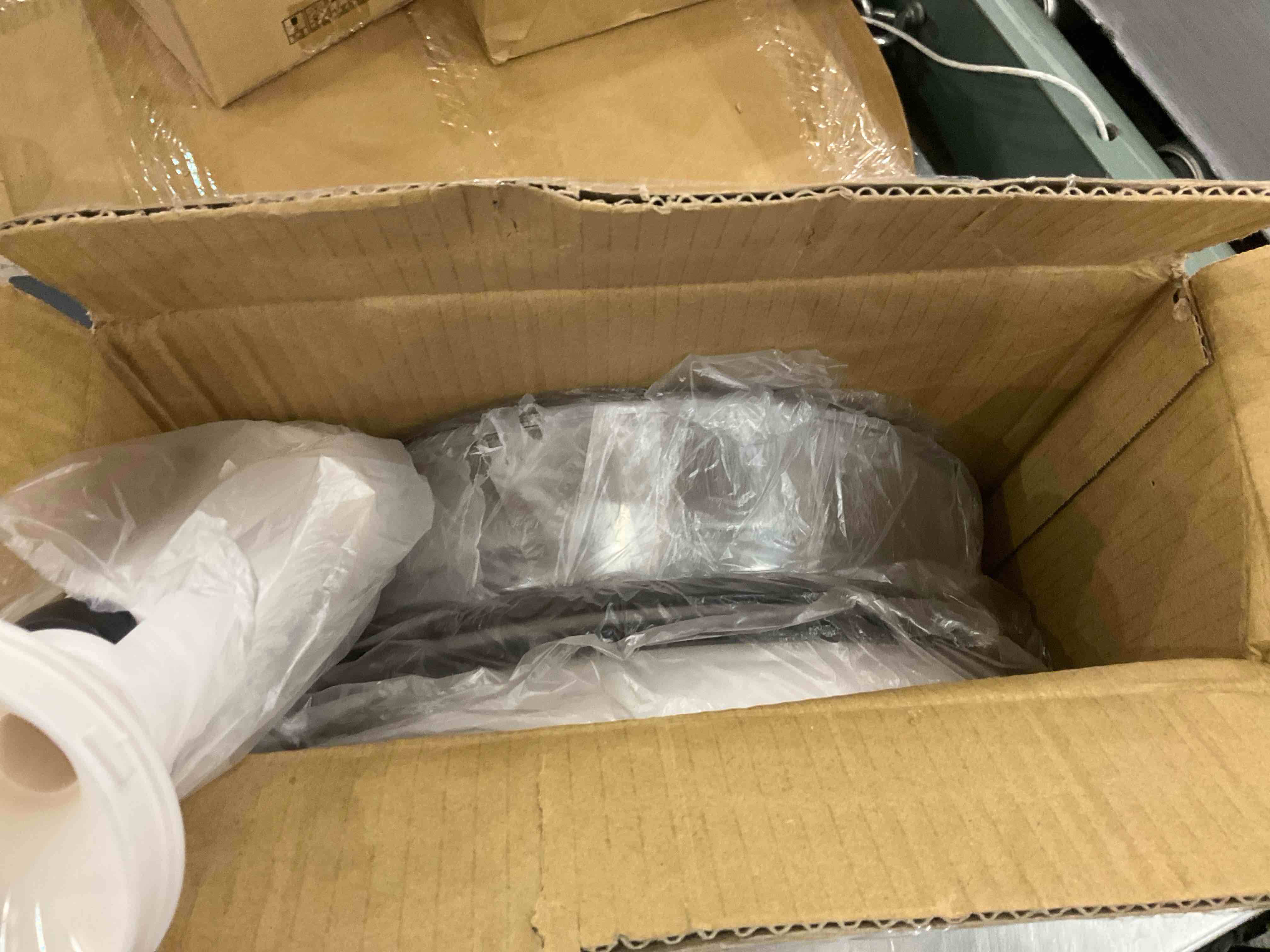 https://s3.amazonaws.com/lotting-images-prod/bidfta/EXS00491671_1697469538045.jpeg