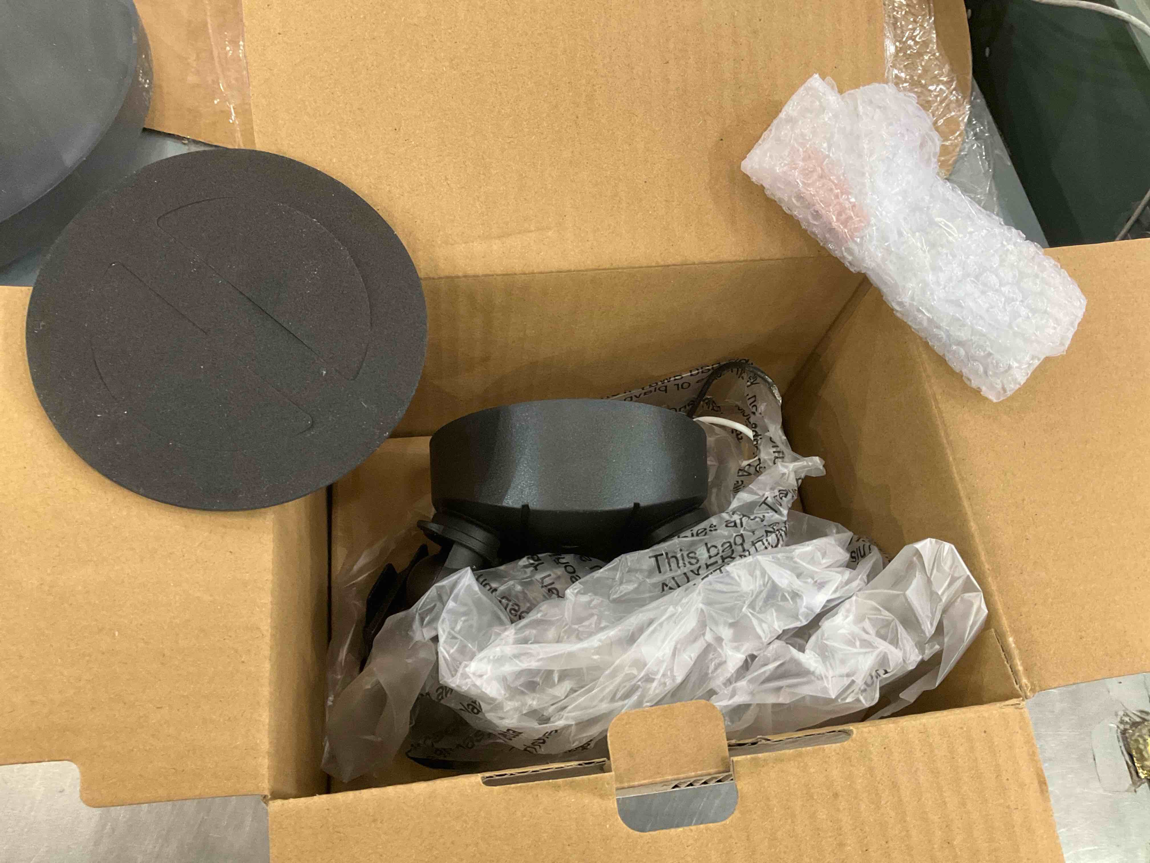 https://s3.amazonaws.com/lotting-images-prod/bidfta/EXS00491915_1697655948406.jpeg