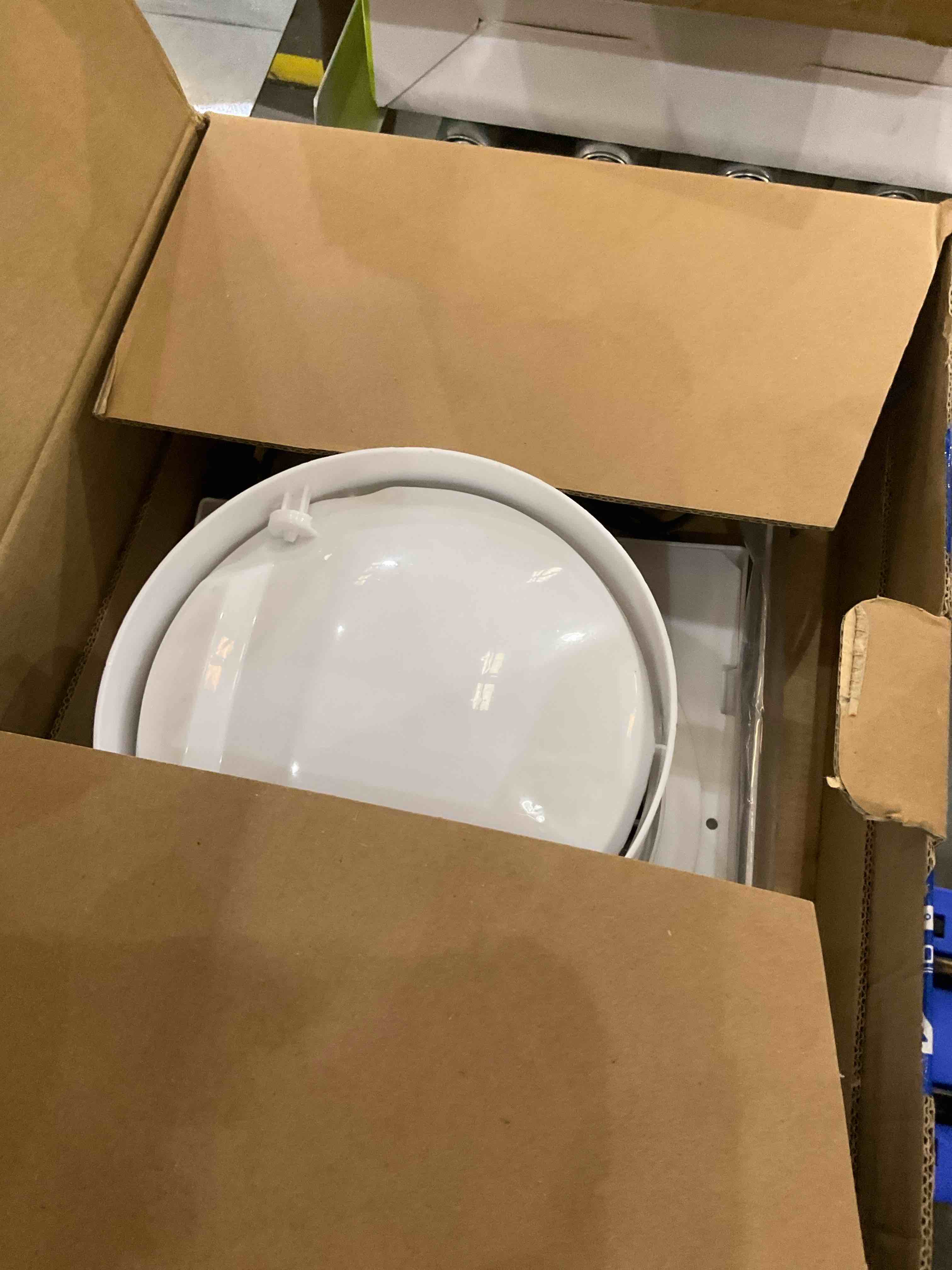 https://s3.amazonaws.com/lotting-images-prod/bidfta/EXS00492232_1696448855304.jpeg