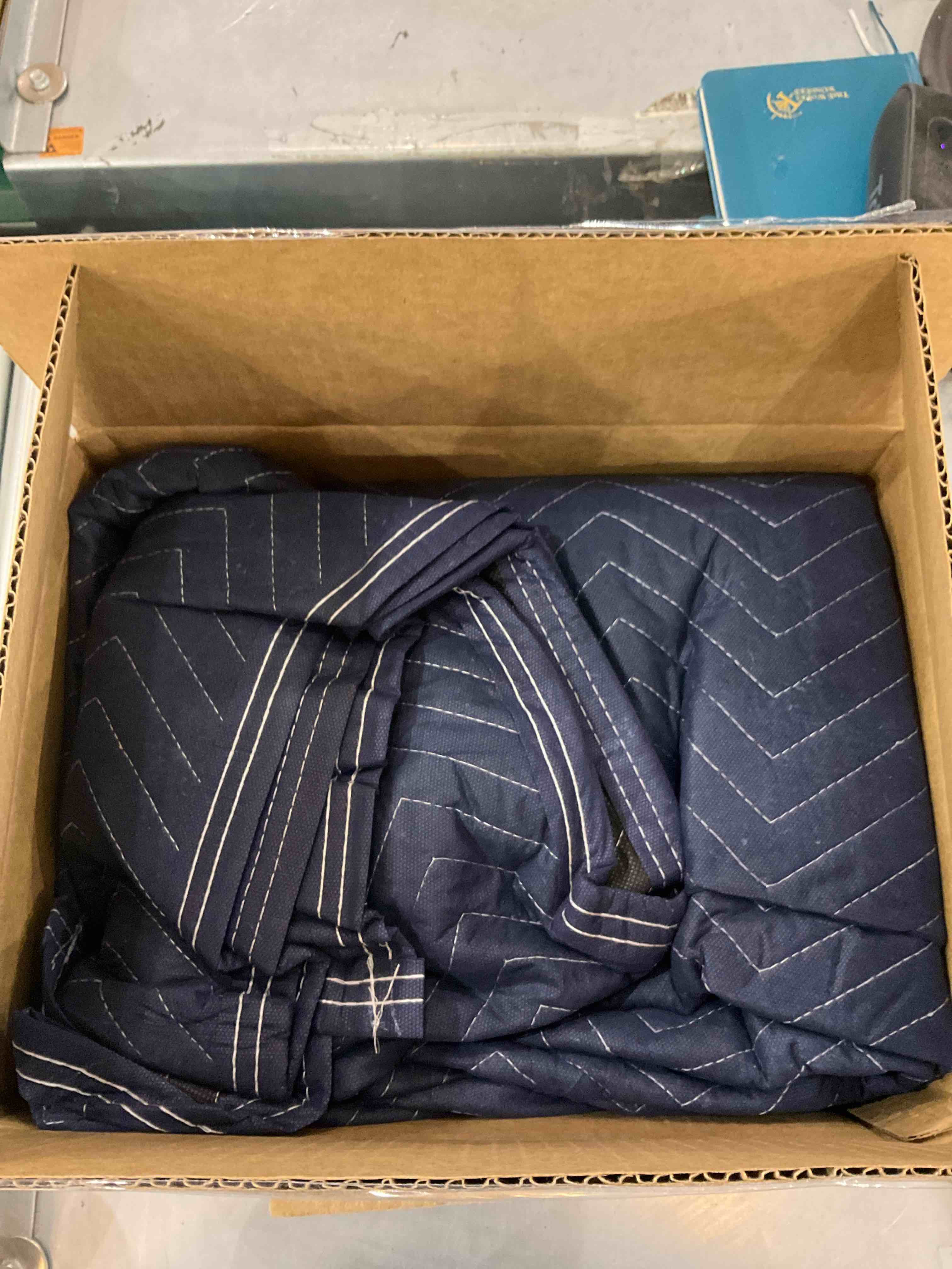 https://s3.amazonaws.com/lotting-images-prod/bidfta/EXS00494379_1696341398782.jpeg