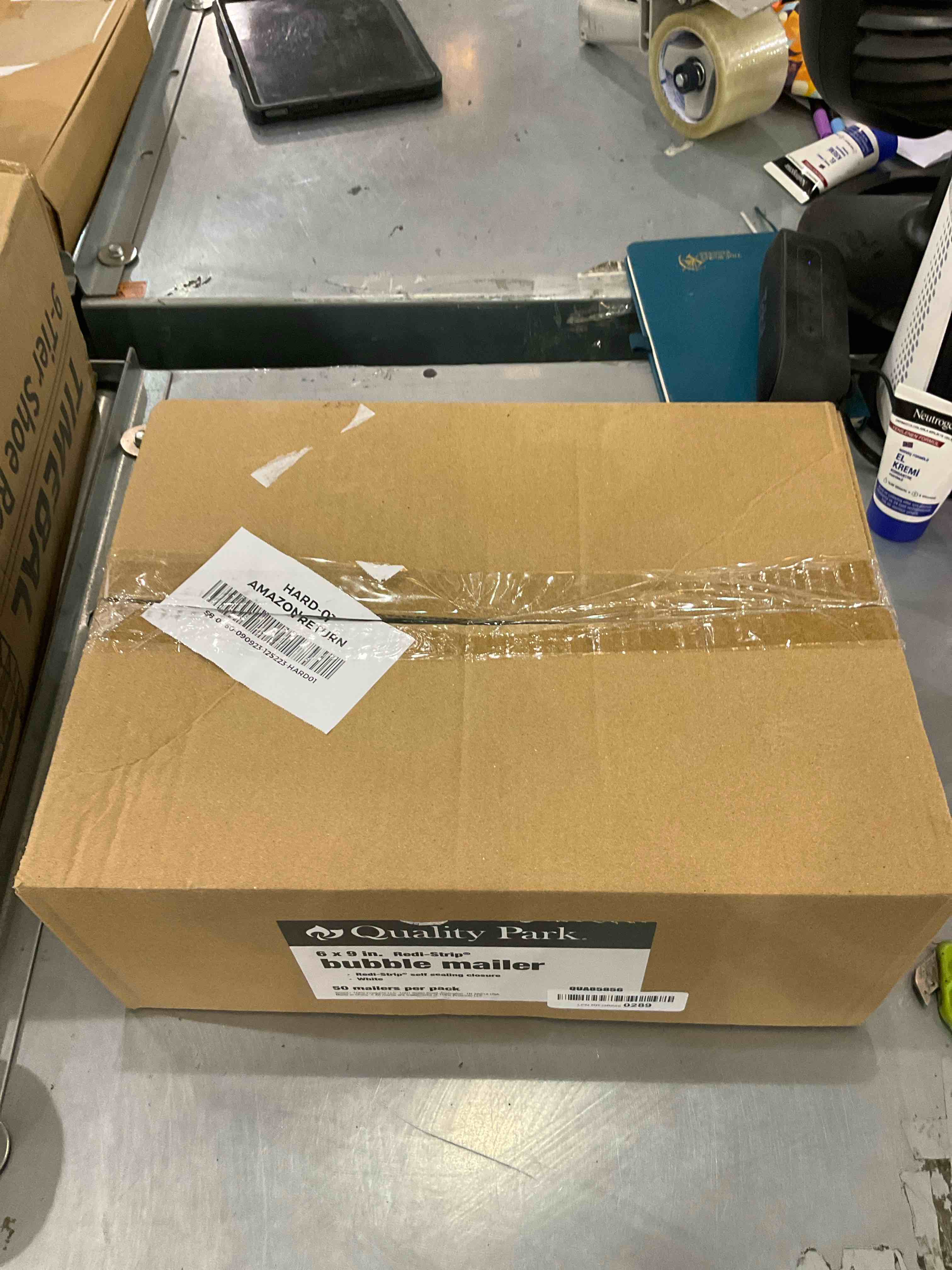 https://s3.amazonaws.com/lotting-images-prod/bidfta/EXS00494380_1696341549822.jpeg
