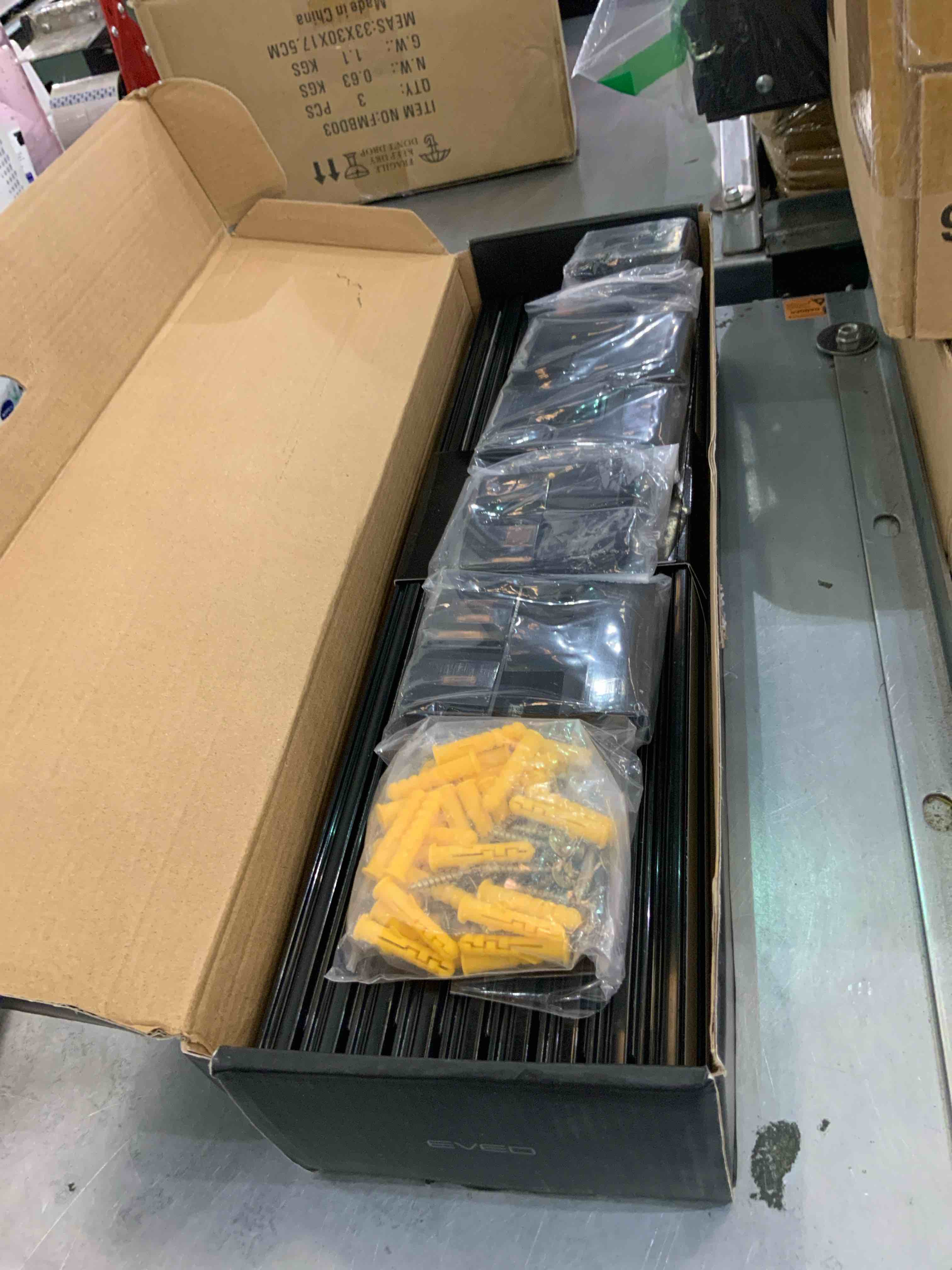https://s3.amazonaws.com/lotting-images-prod/bidfta/EXS00495442_1696873749935.jpeg
