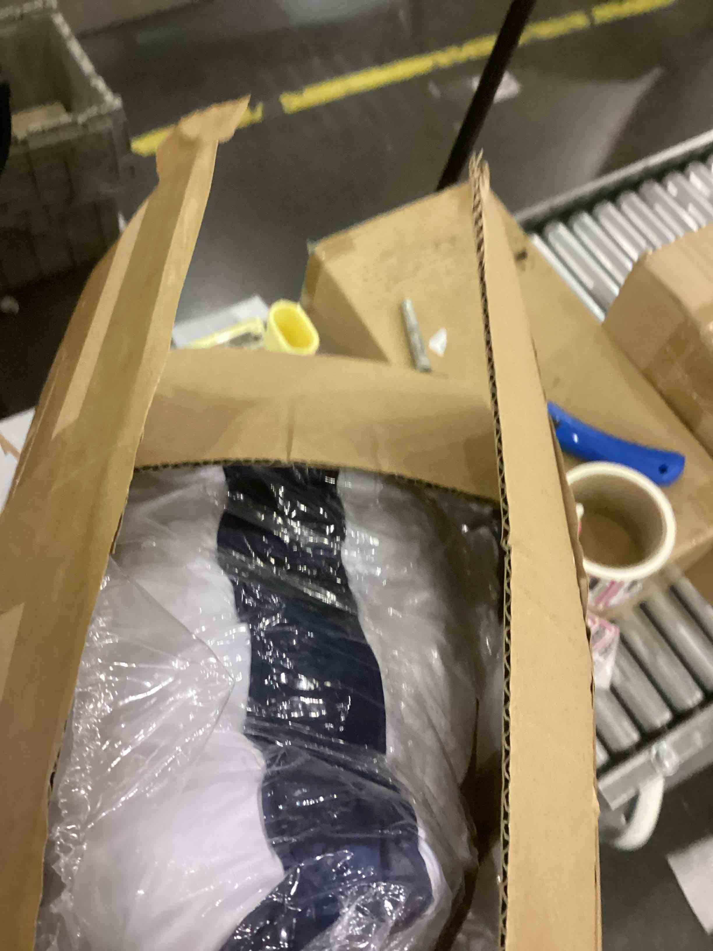 https://s3.amazonaws.com/lotting-images-prod/bidfta/EXS00498253_1696514843770.jpeg
