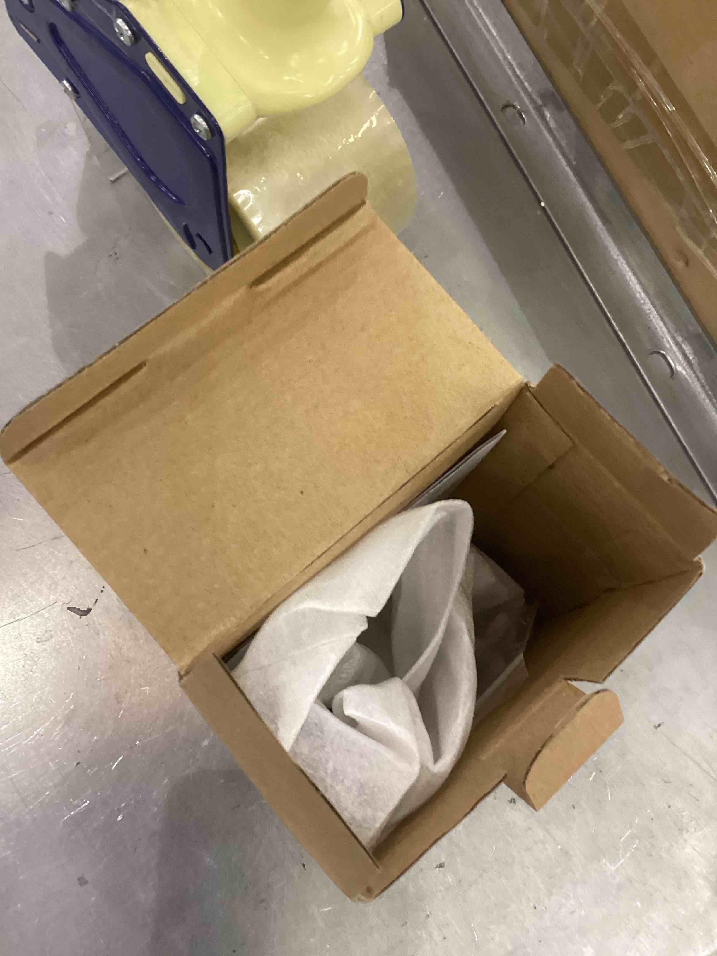 https://s3.amazonaws.com/lotting-images-prod/bidfta/EXS00498354_1696524627308.jpeg