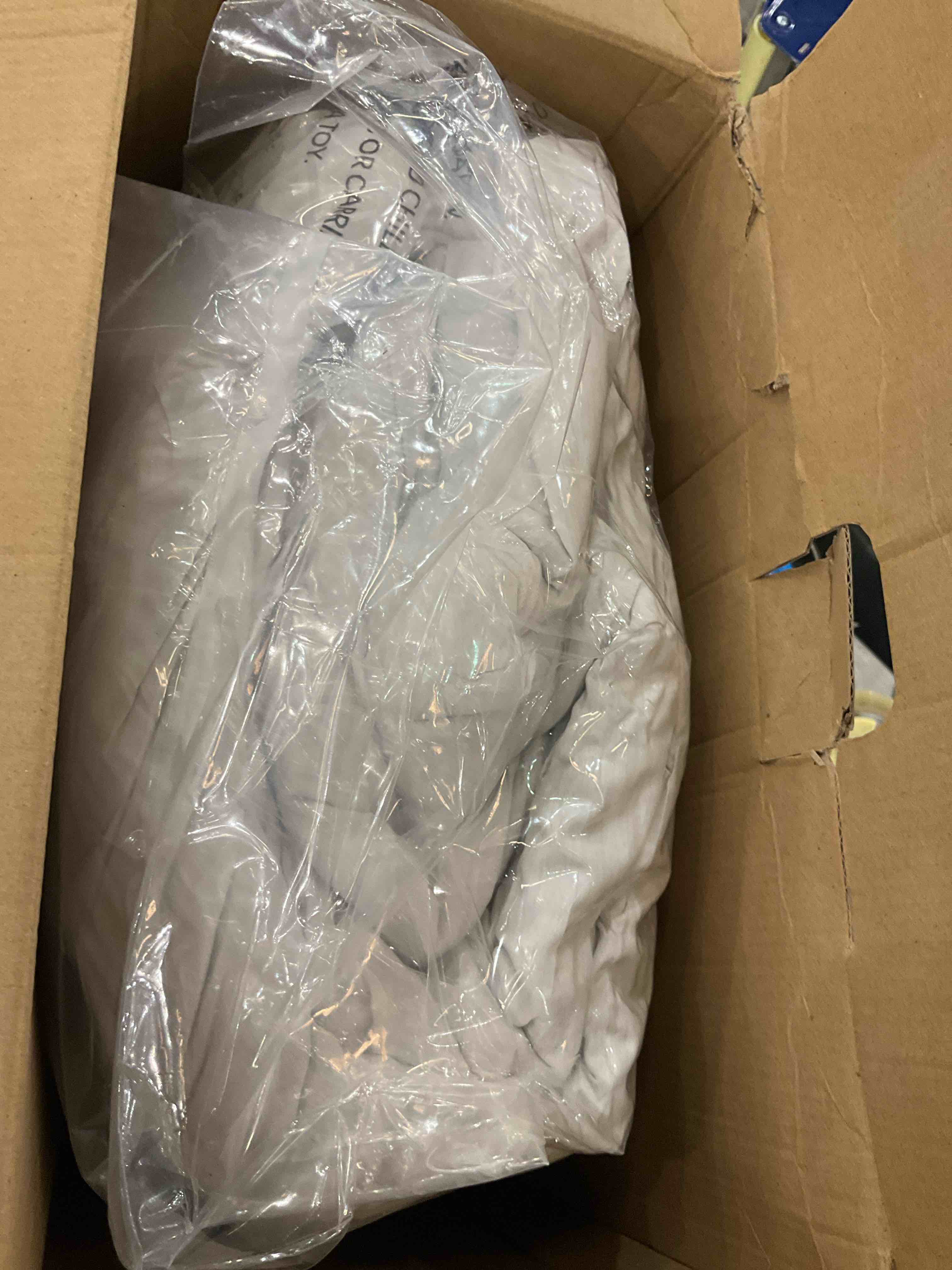 https://s3.amazonaws.com/lotting-images-prod/bidfta/EXS00498604_1696440093524.jpeg