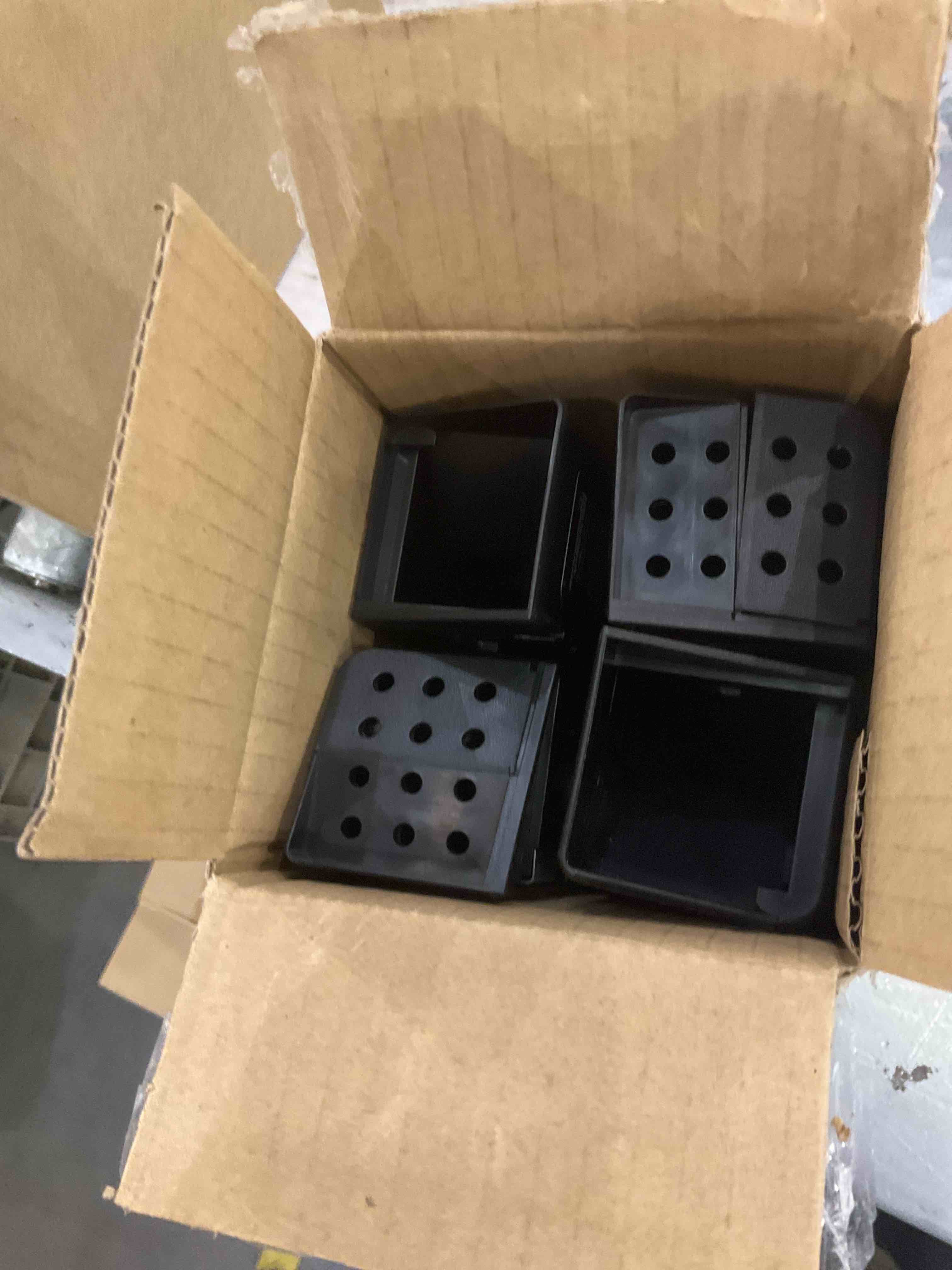 https://s3.amazonaws.com/lotting-images-prod/bidfta/EXS00501108_1698424823272.jpeg