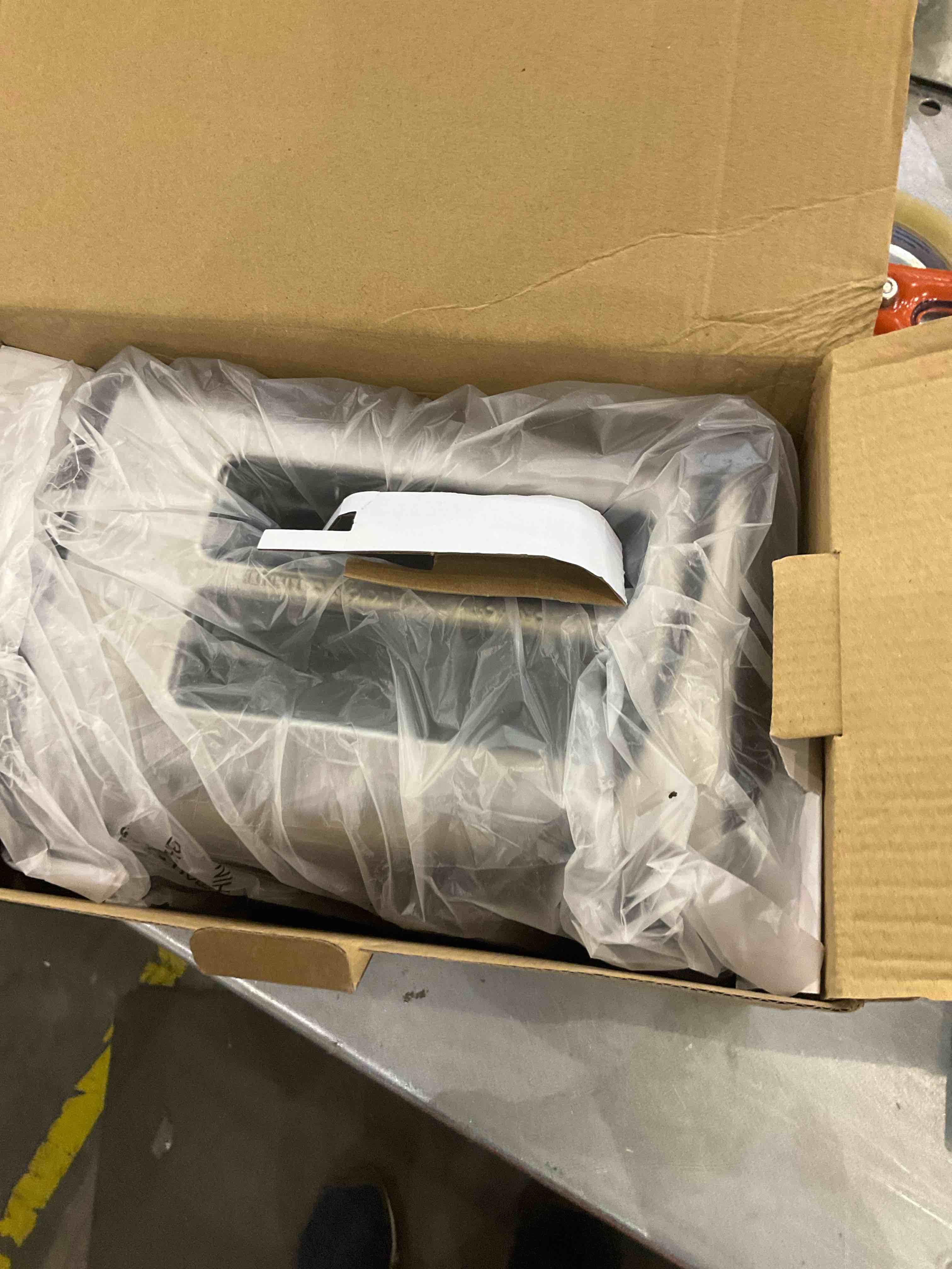 https://s3.amazonaws.com/lotting-images-prod/bidfta/EXS00501233_1698692980065.jpeg