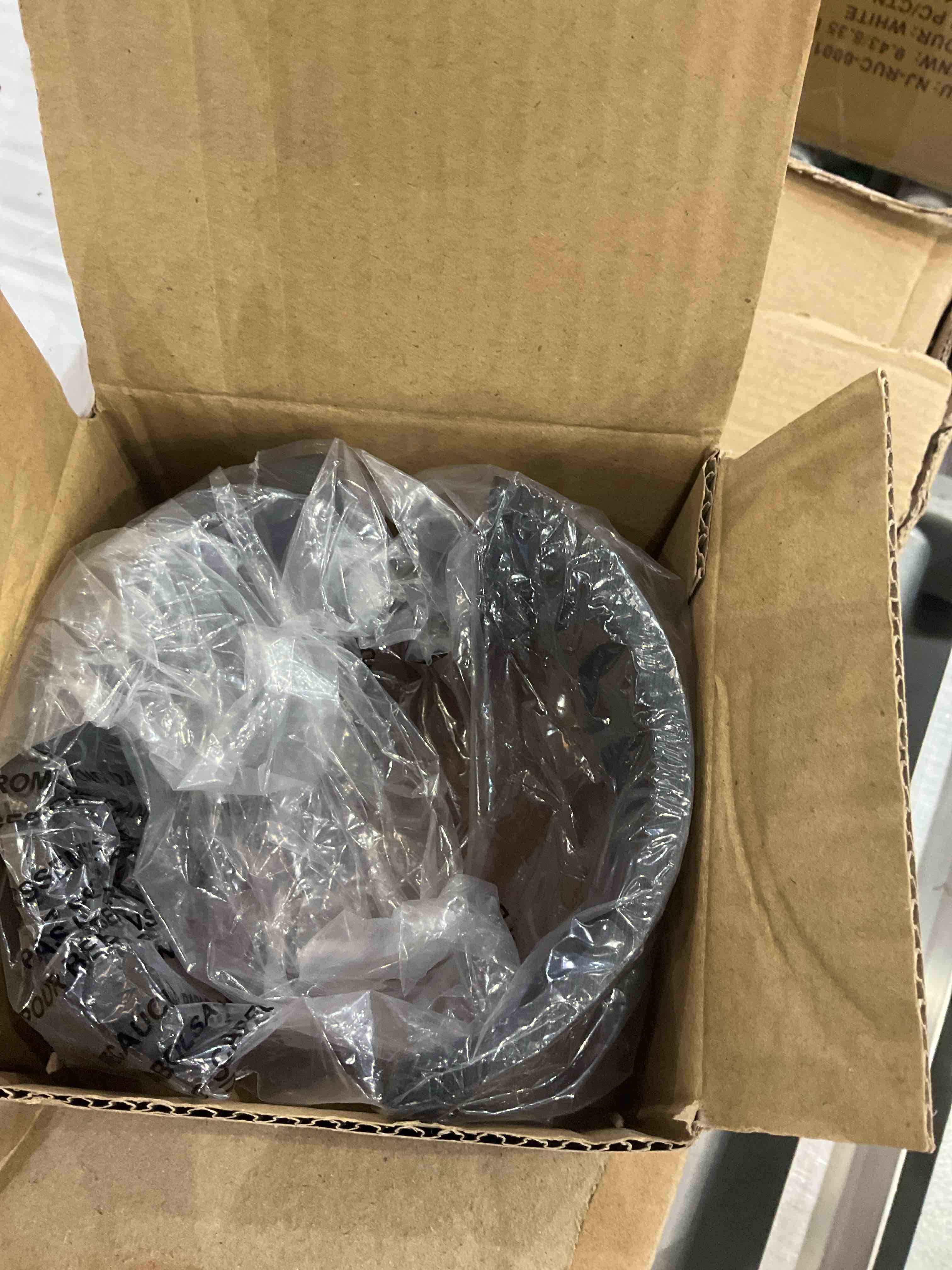 https://s3.amazonaws.com/lotting-images-prod/bidfta/EXS00501300_1698758517018.jpeg