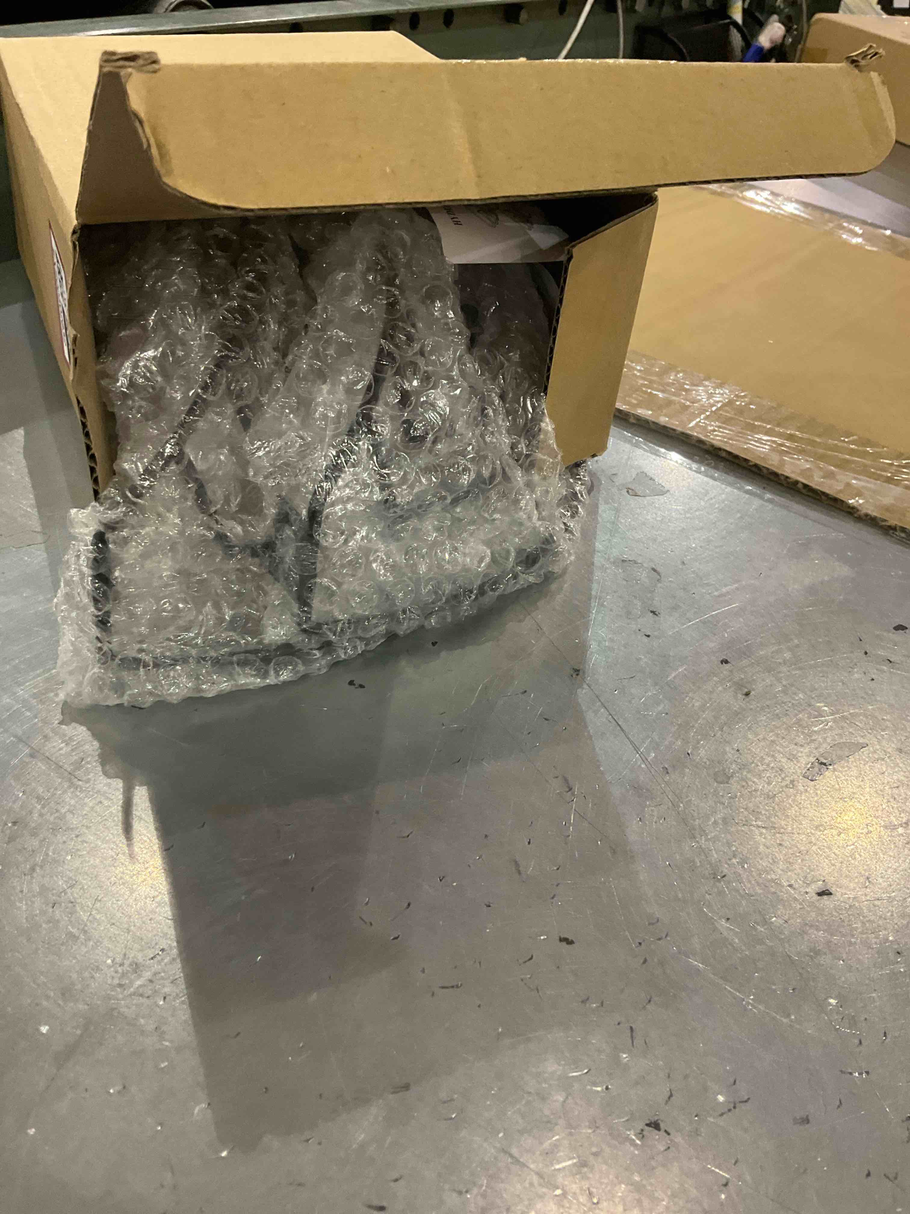 https://s3.amazonaws.com/lotting-images-prod/bidfta/EXS00502832_1698234333401.jpeg
