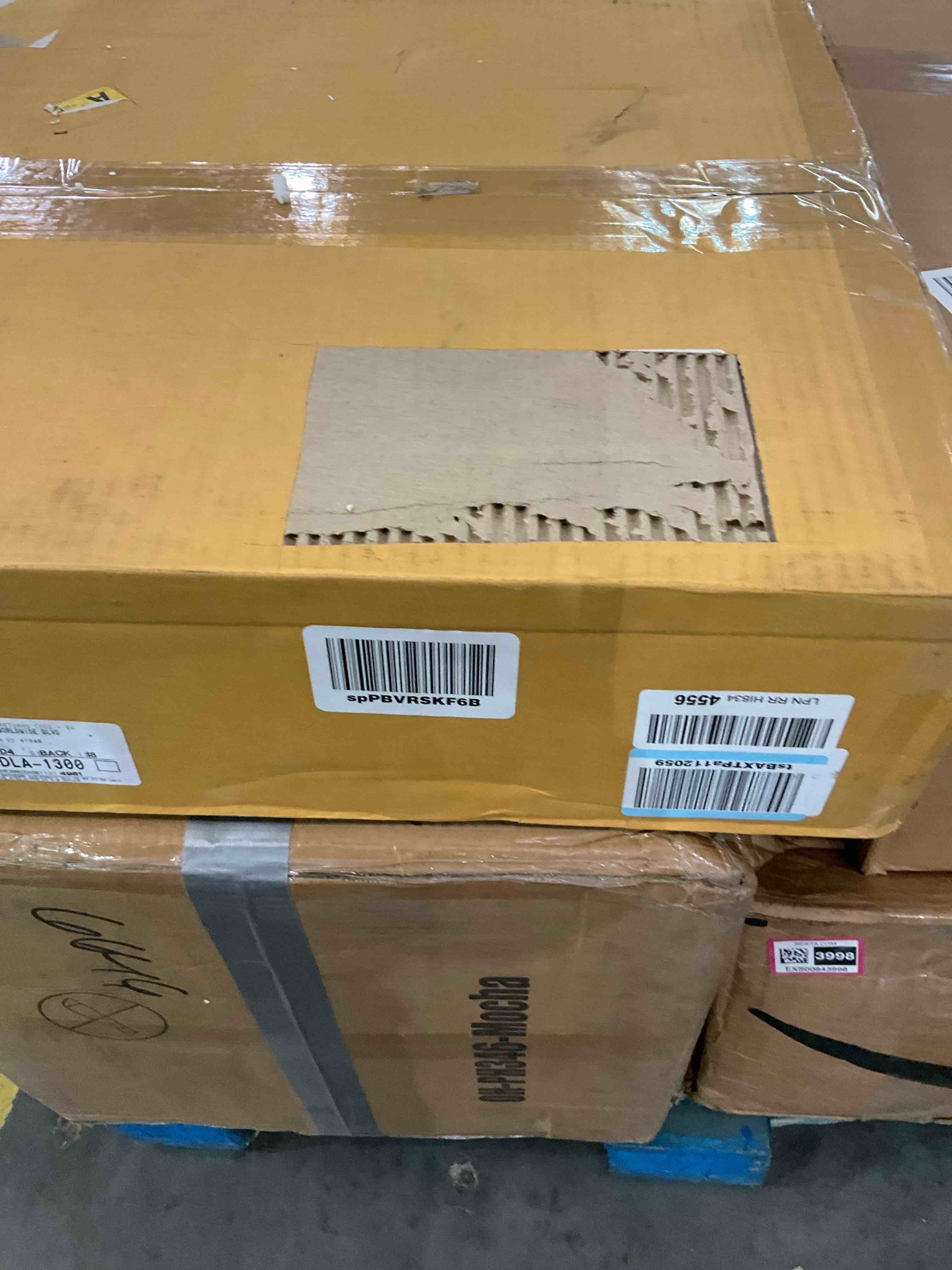 https://s3.amazonaws.com/lotting-images-prod/bidfta/EXS00503467_1701972365273.jpeg