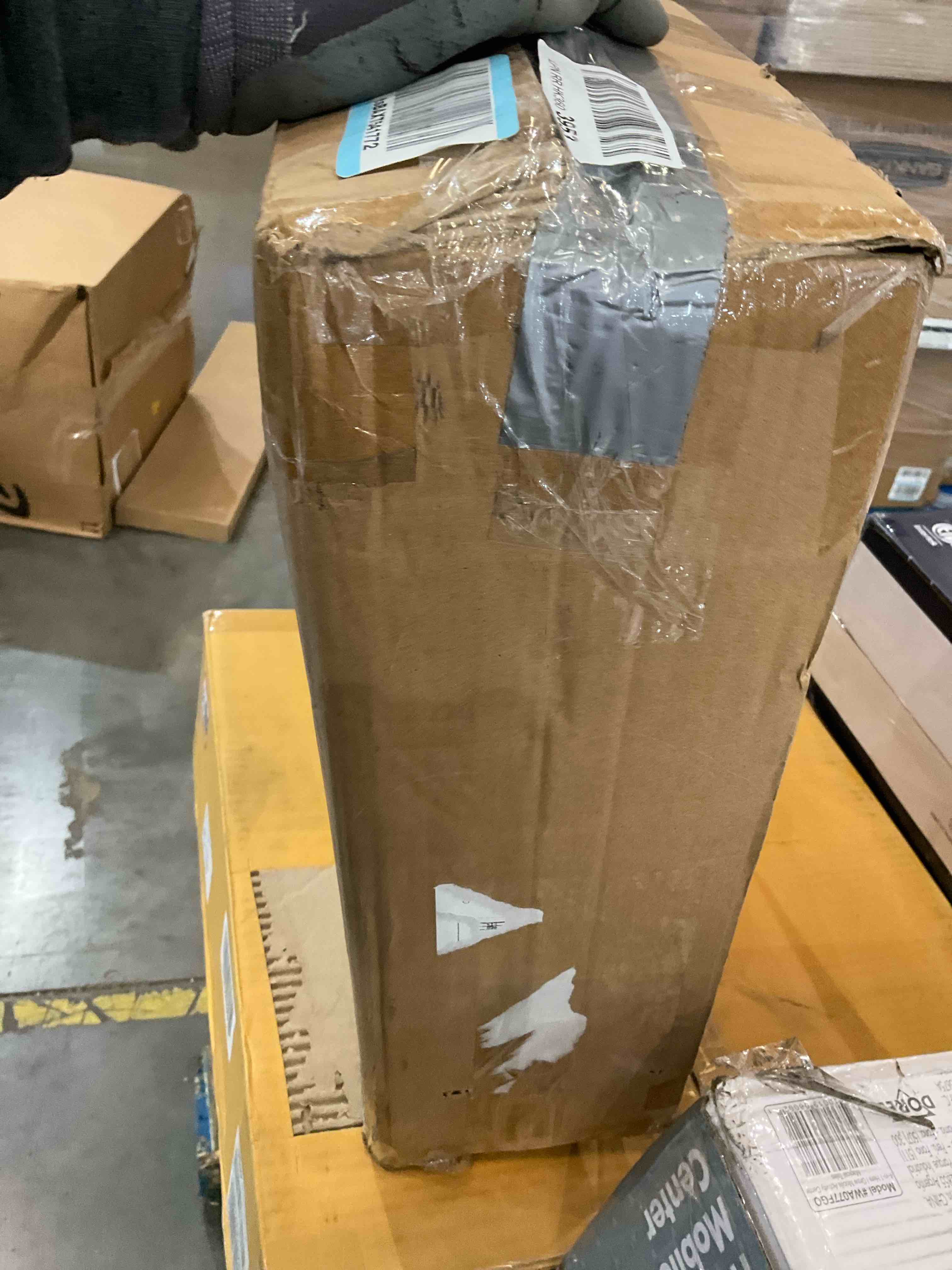 https://s3.amazonaws.com/lotting-images-prod/bidfta/EXS00503474_1701973142062.jpeg