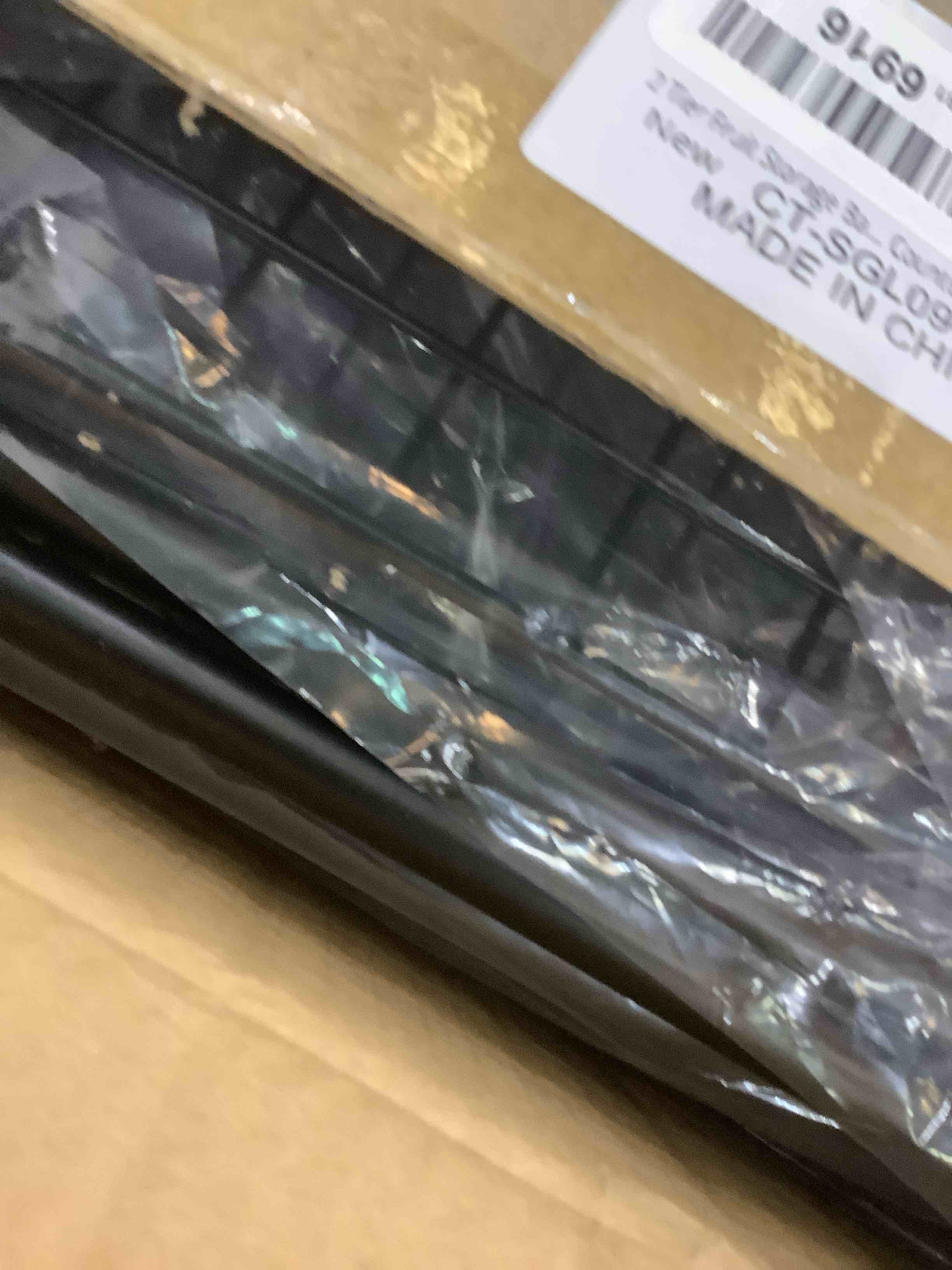https://s3.amazonaws.com/lotting-images-prod/bidfta/EXS00503628_1698085849555.jpeg