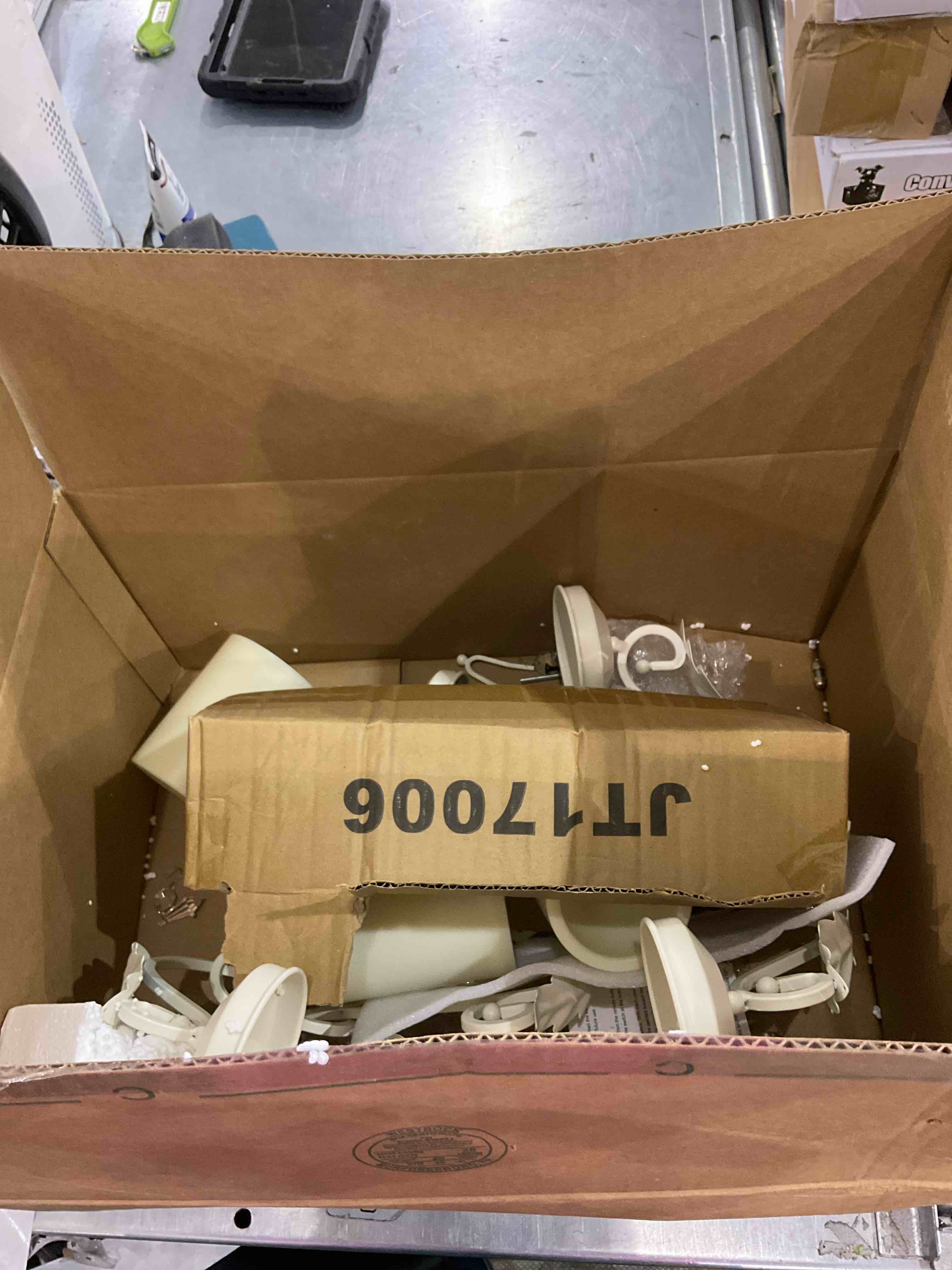 https://s3.amazonaws.com/lotting-images-prod/bidfta/EXS00504517_1698060591751.jpeg