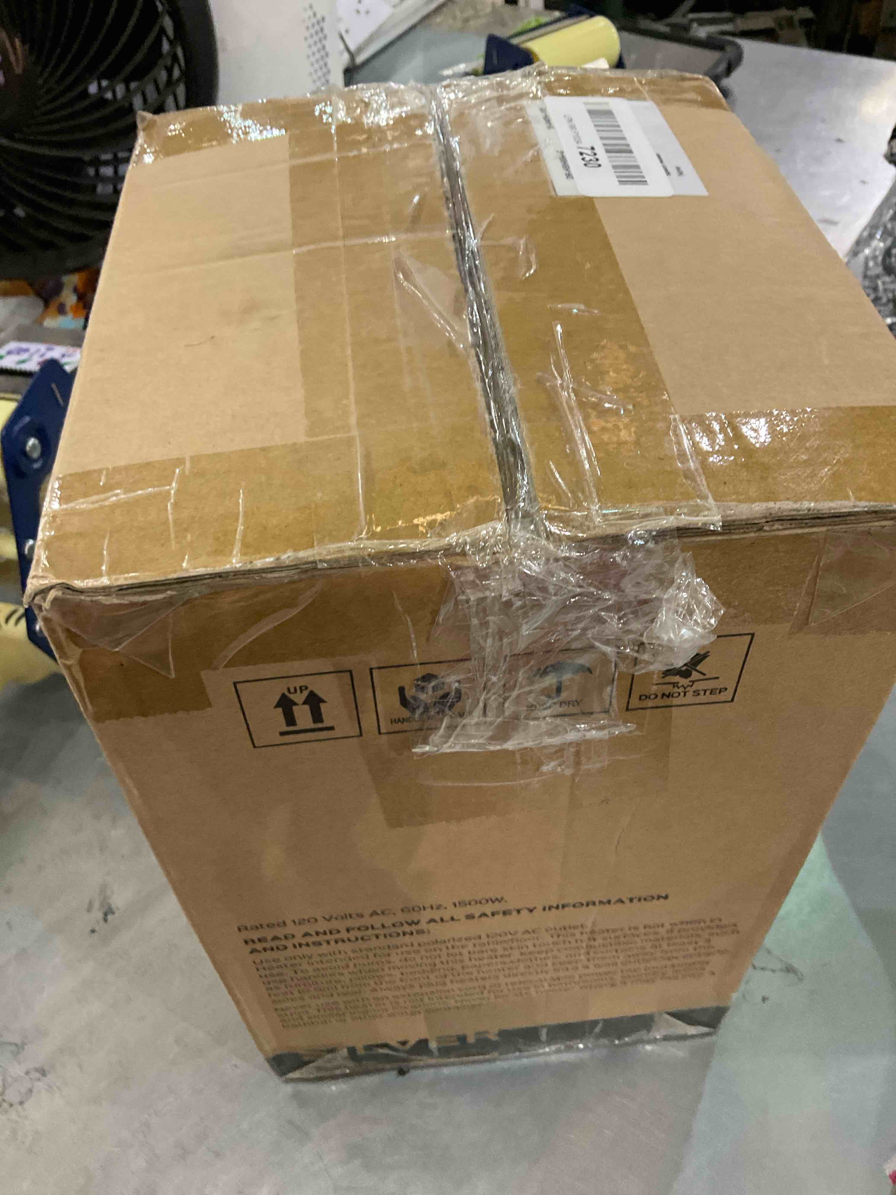 https://s3.amazonaws.com/lotting-images-prod/bidfta/EXS00504629_1698071549171.jpeg