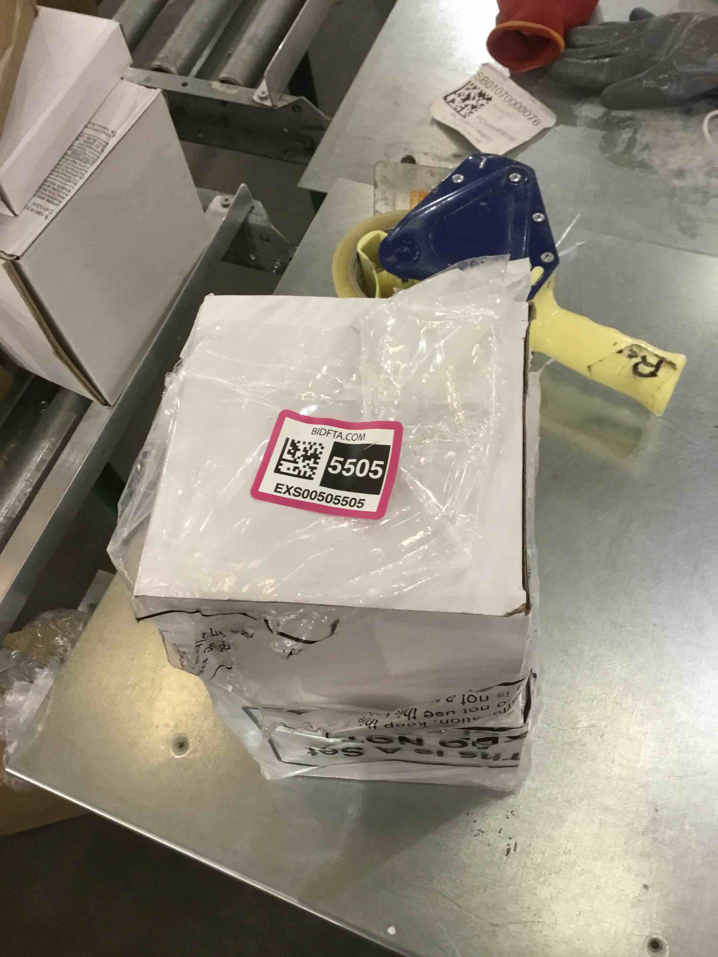 https://s3.amazonaws.com/lotting-images-prod/bidfta/EXS00505505_1698426010534.jpeg