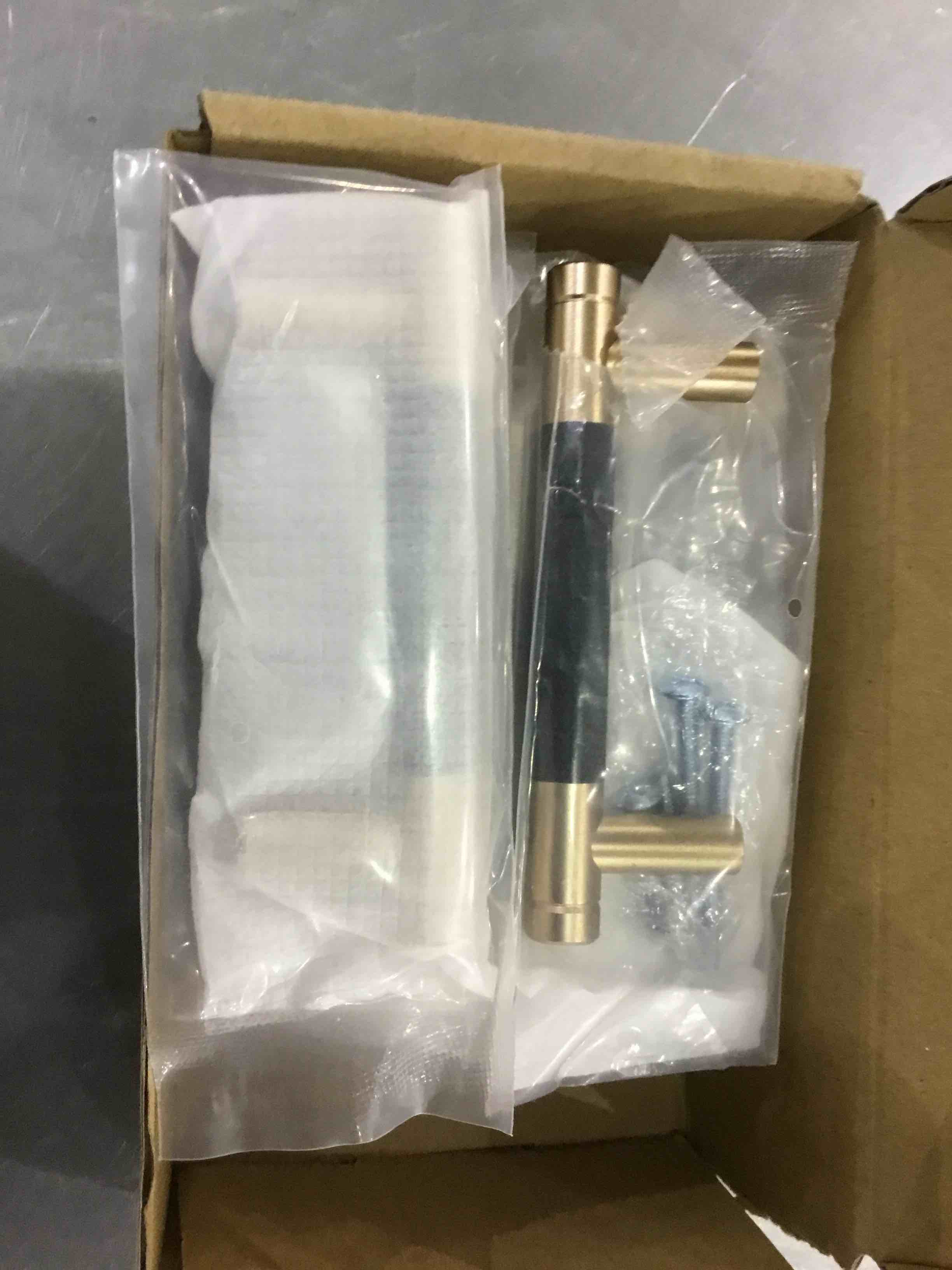 https://s3.amazonaws.com/lotting-images-prod/bidfta/EXS00505836_1701868776967.jpeg
