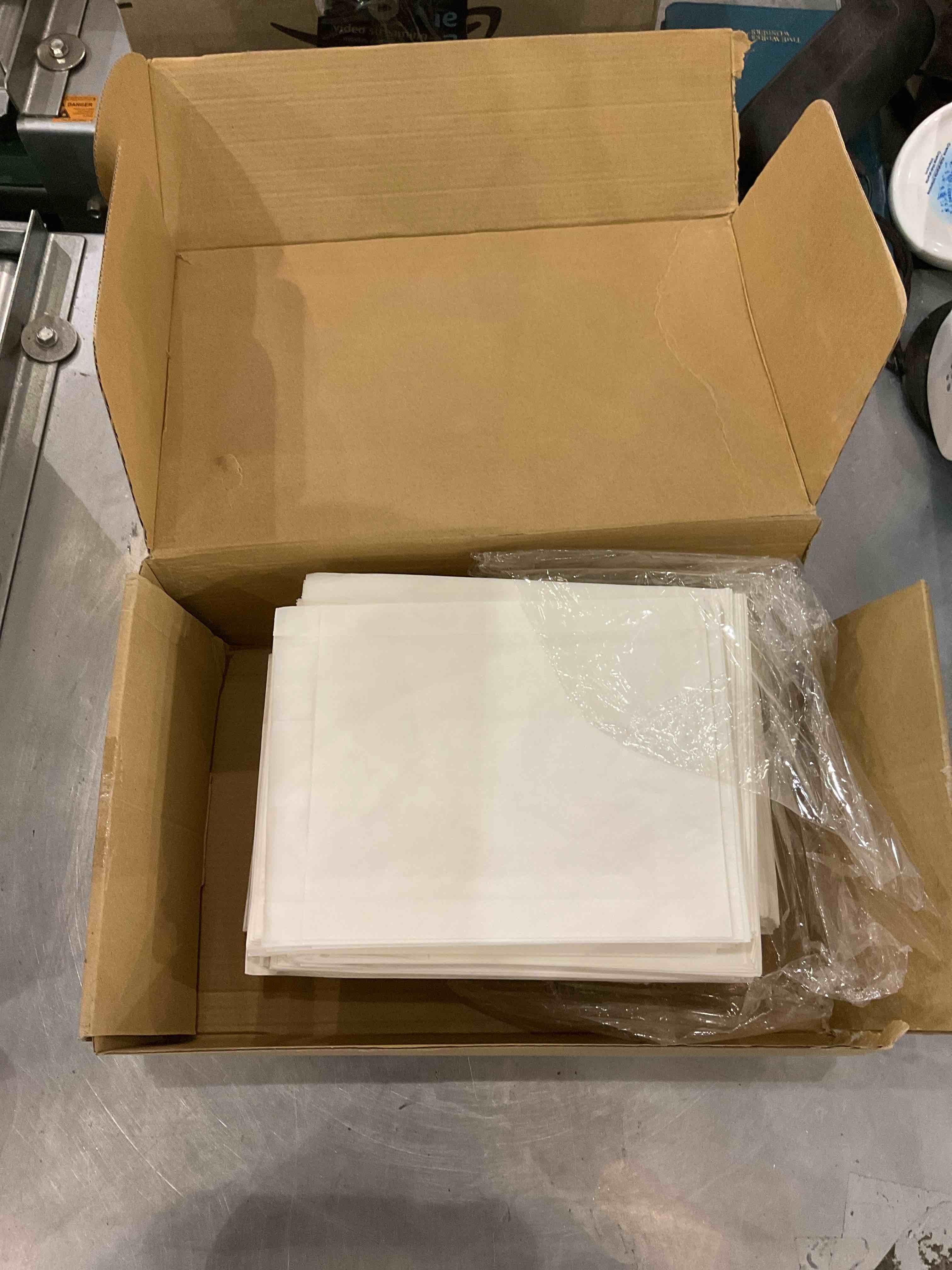 https://s3.amazonaws.com/lotting-images-prod/bidfta/EXS00506427_1698328064172.jpeg