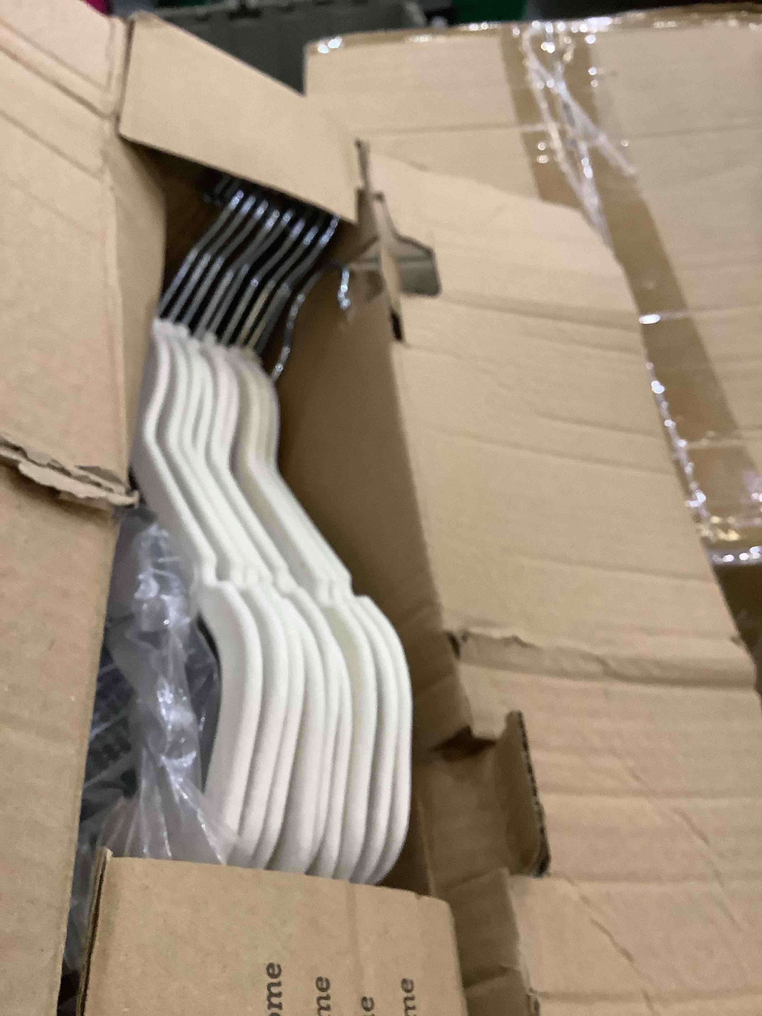 https://s3.amazonaws.com/lotting-images-prod/bidfta/EXS00507213_1698254213734.jpeg