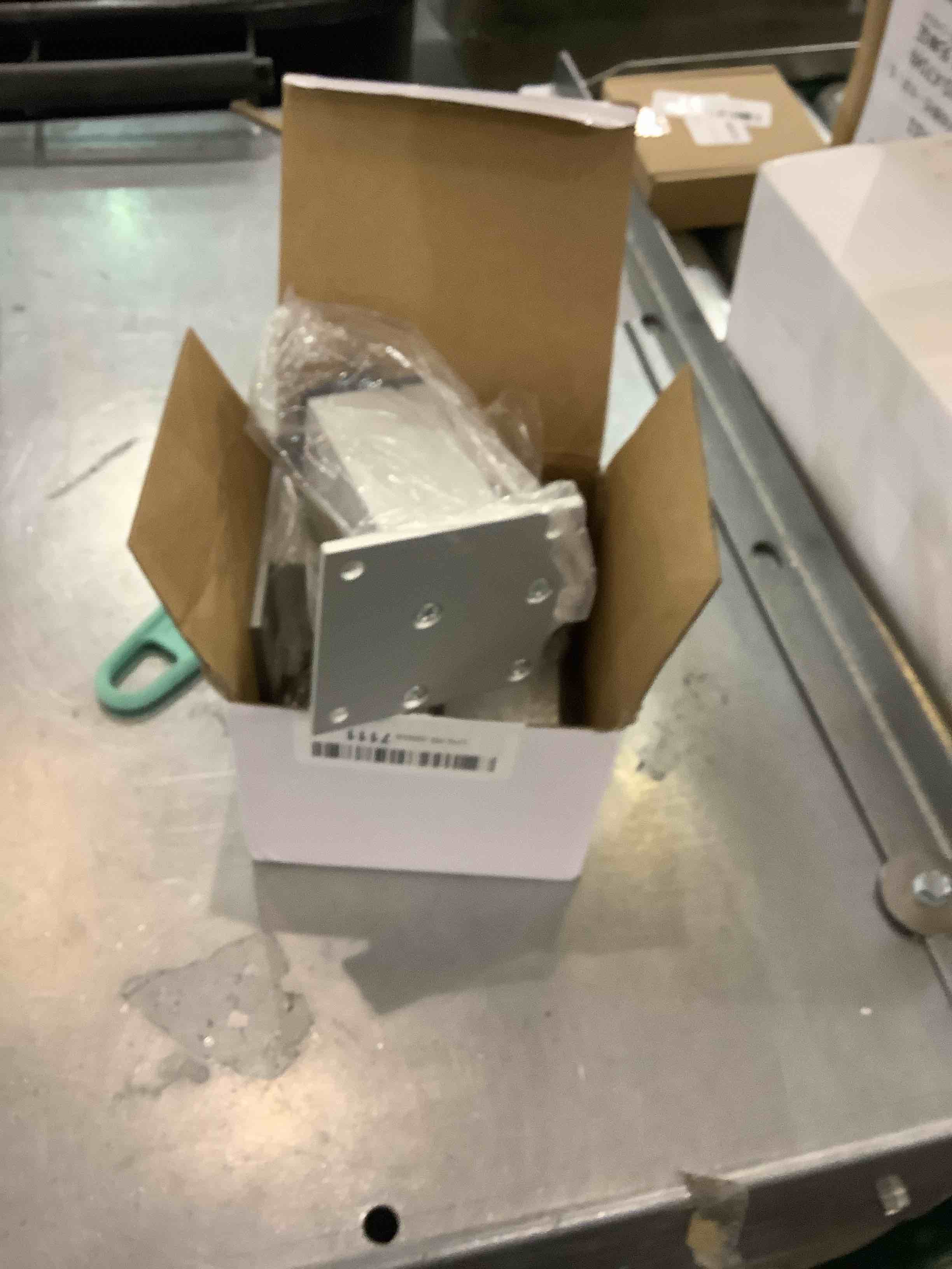 https://s3.amazonaws.com/lotting-images-prod/bidfta/EXS00508001_1697812293662.jpeg