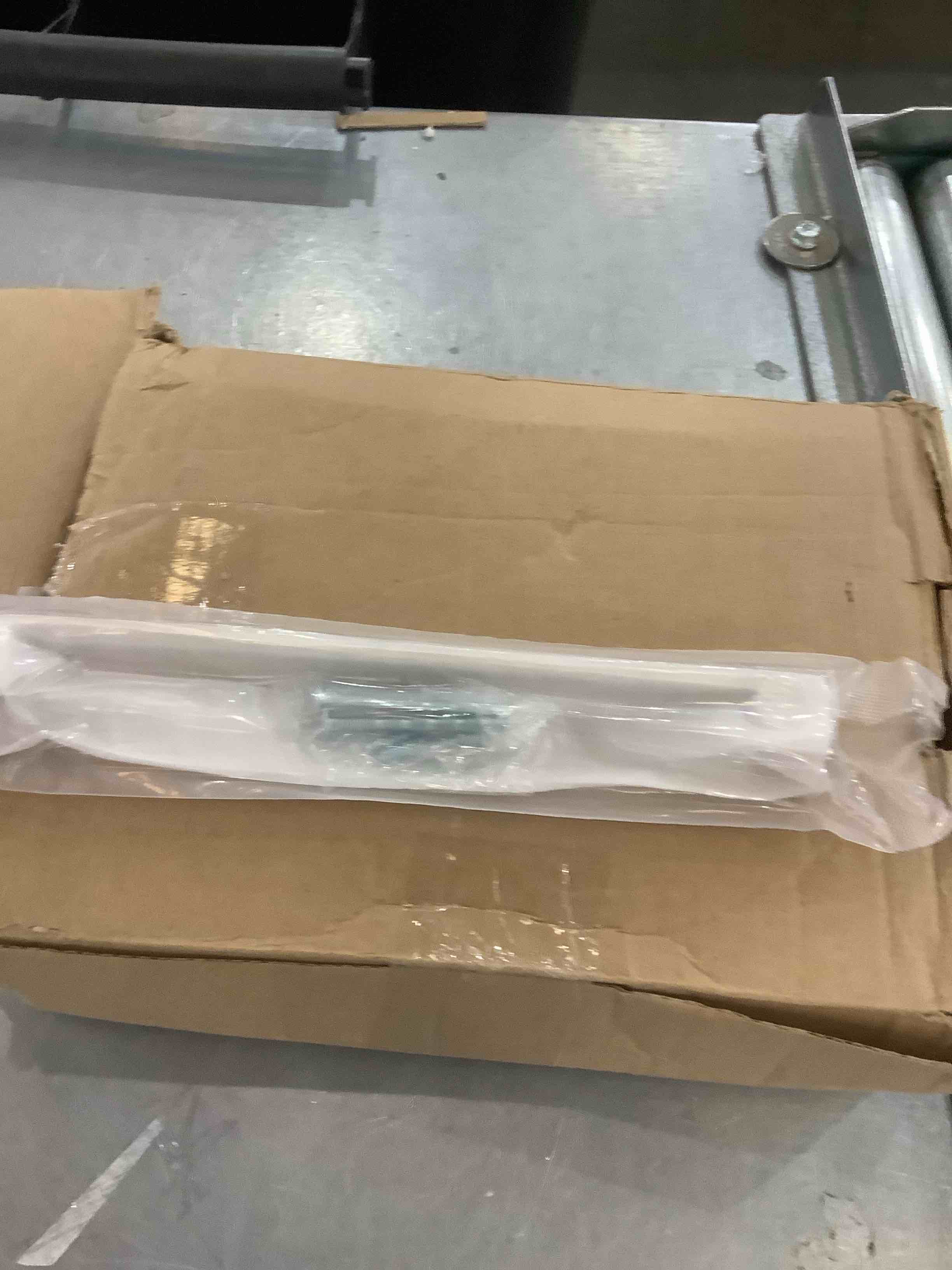 https://s3.amazonaws.com/lotting-images-prod/bidfta/EXS00508070_1697824562297.jpeg
