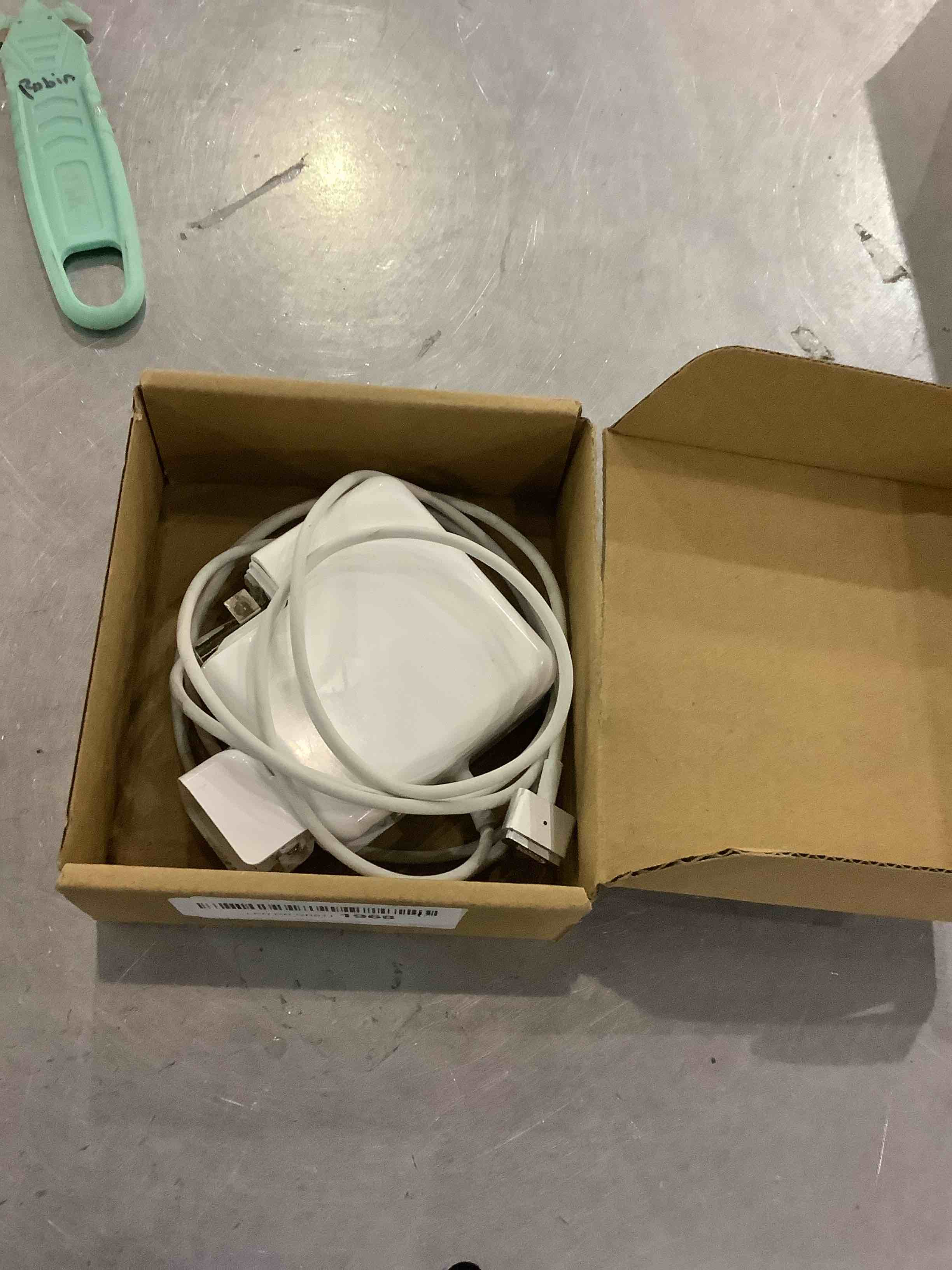 https://s3.amazonaws.com/lotting-images-prod/bidfta/EXS00508111_1698060376035.jpeg