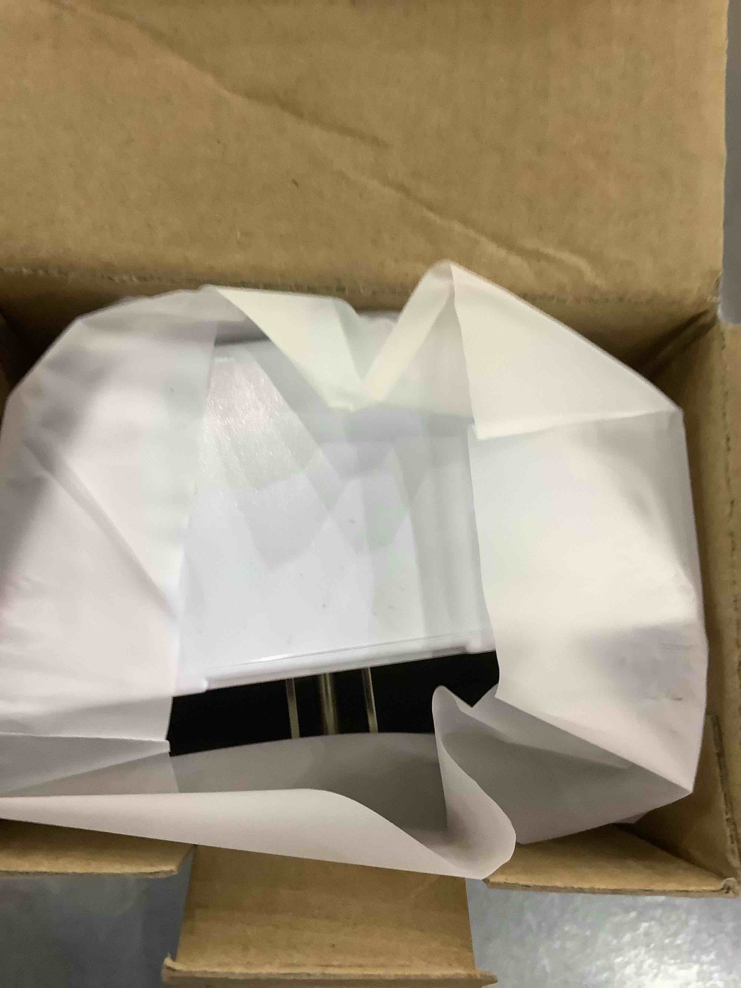 https://s3.amazonaws.com/lotting-images-prod/bidfta/EXS00508114_1698060577866.jpeg