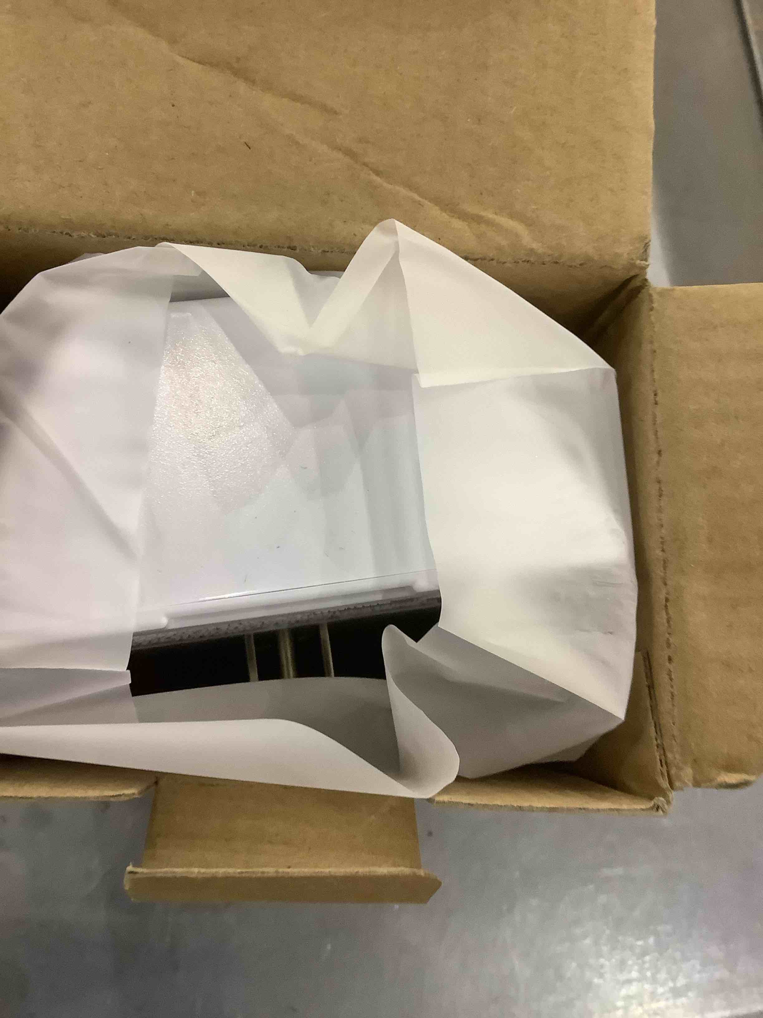 https://s3.amazonaws.com/lotting-images-prod/bidfta/EXS00508114_1698060580067.jpeg