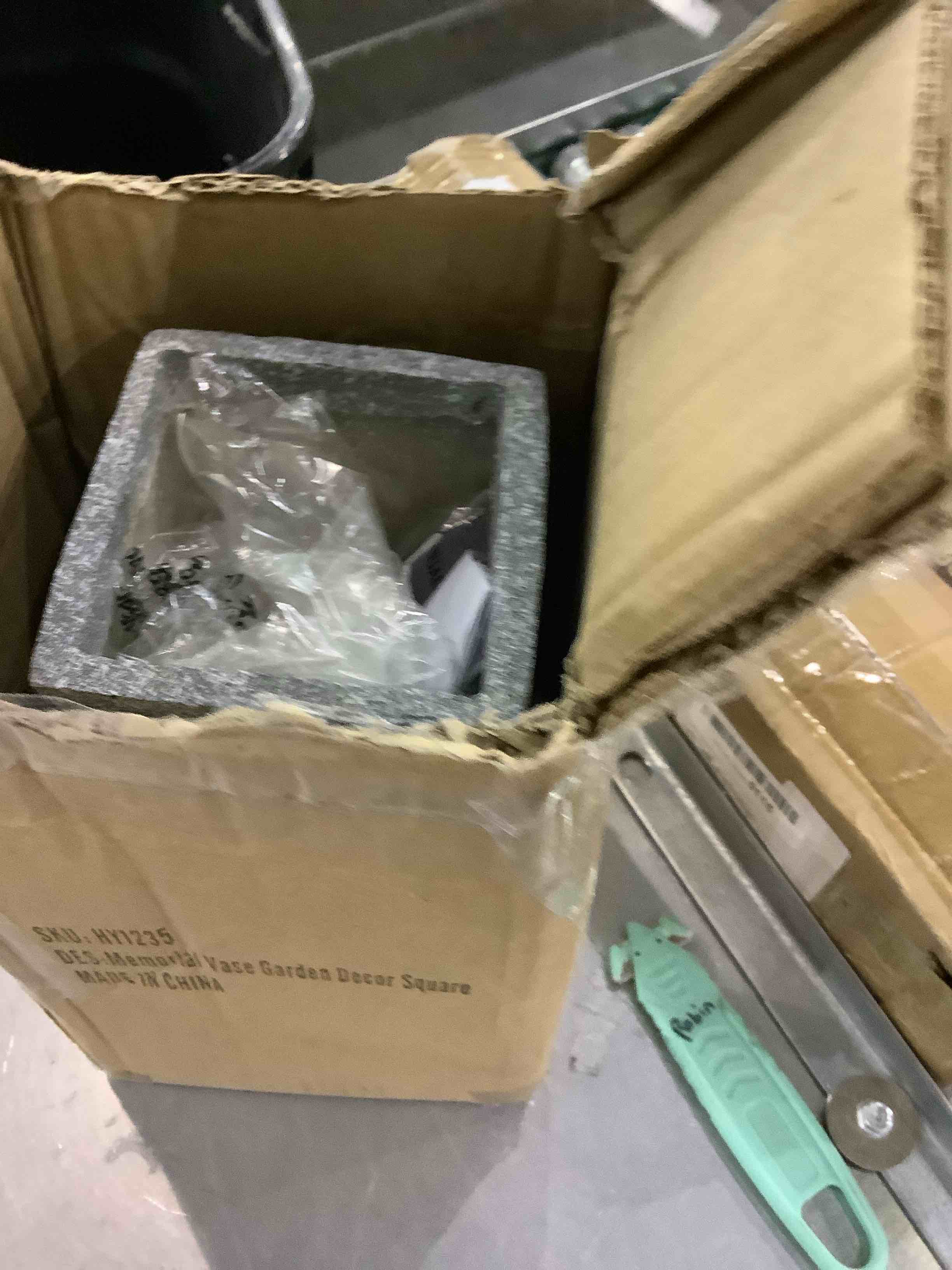 https://s3.amazonaws.com/lotting-images-prod/bidfta/EXS00508138_1698065666334.jpeg