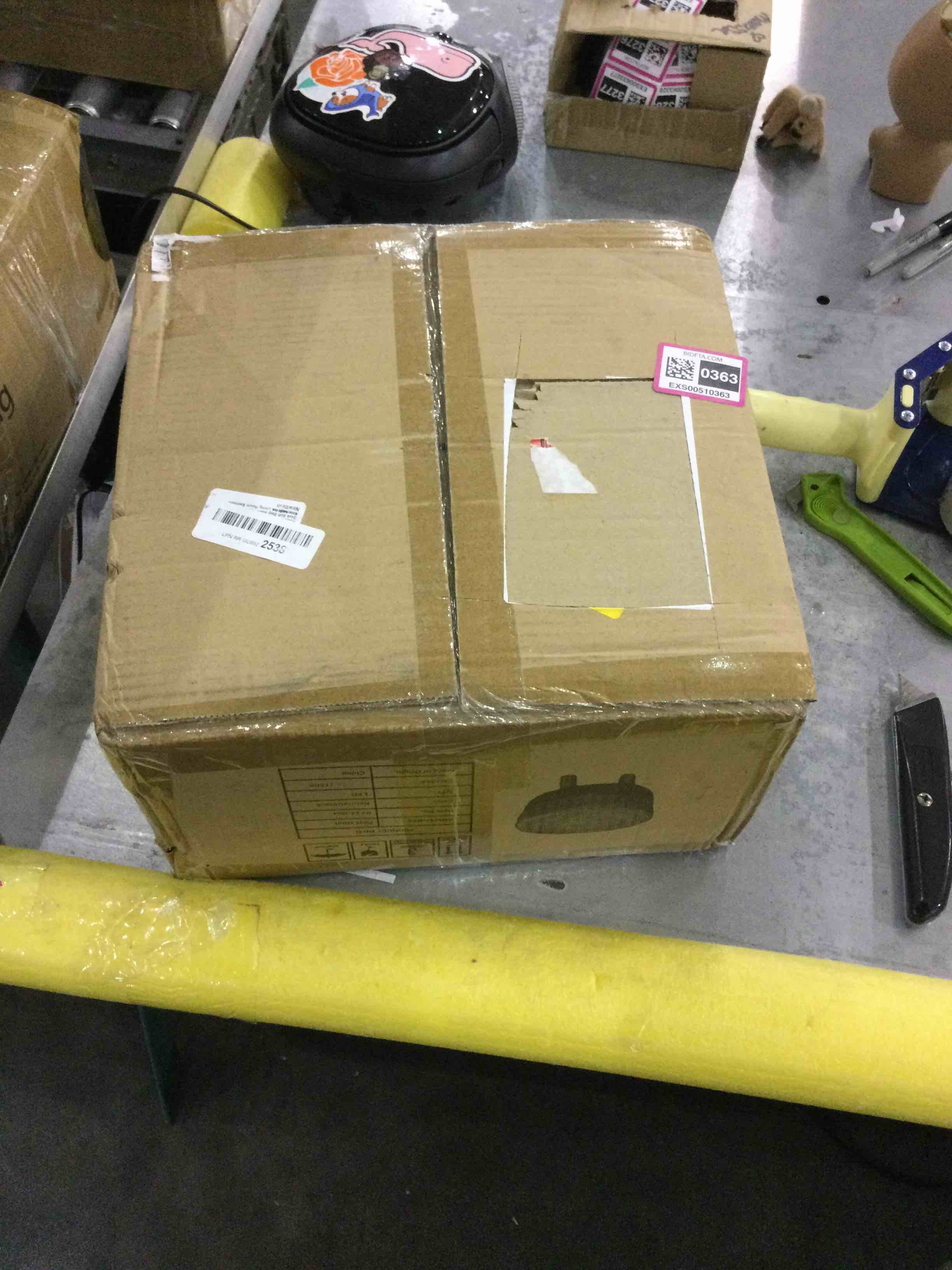 https://s3.amazonaws.com/lotting-images-prod/bidfta/EXS00510363_1695903315282.jpeg