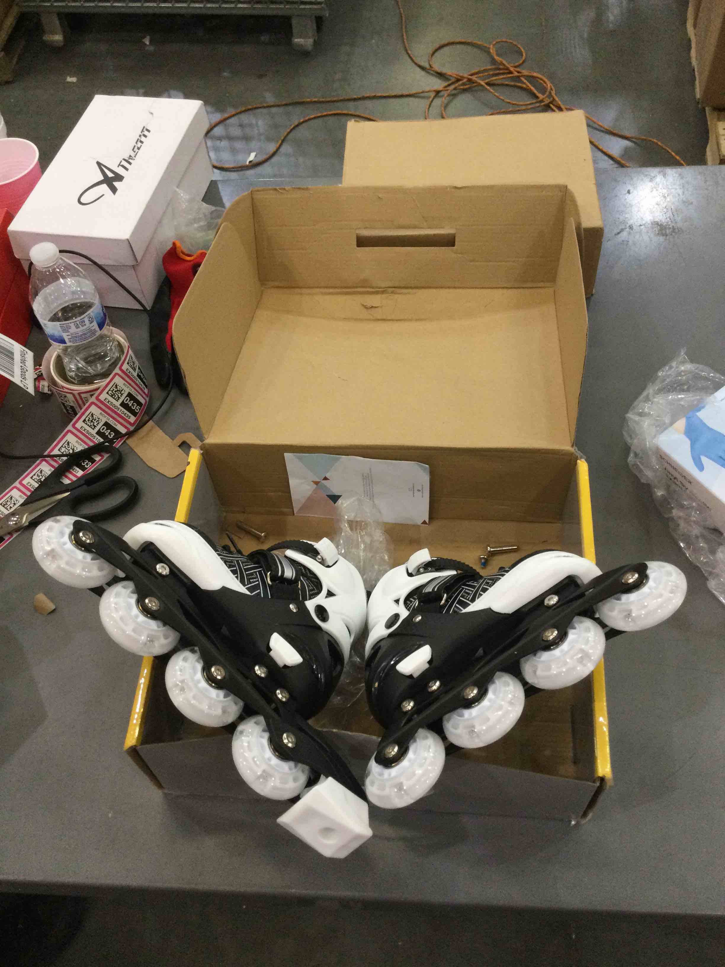 https://s3.amazonaws.com/lotting-images-prod/bidfta/EXS00510430_1696013495724.jpeg
