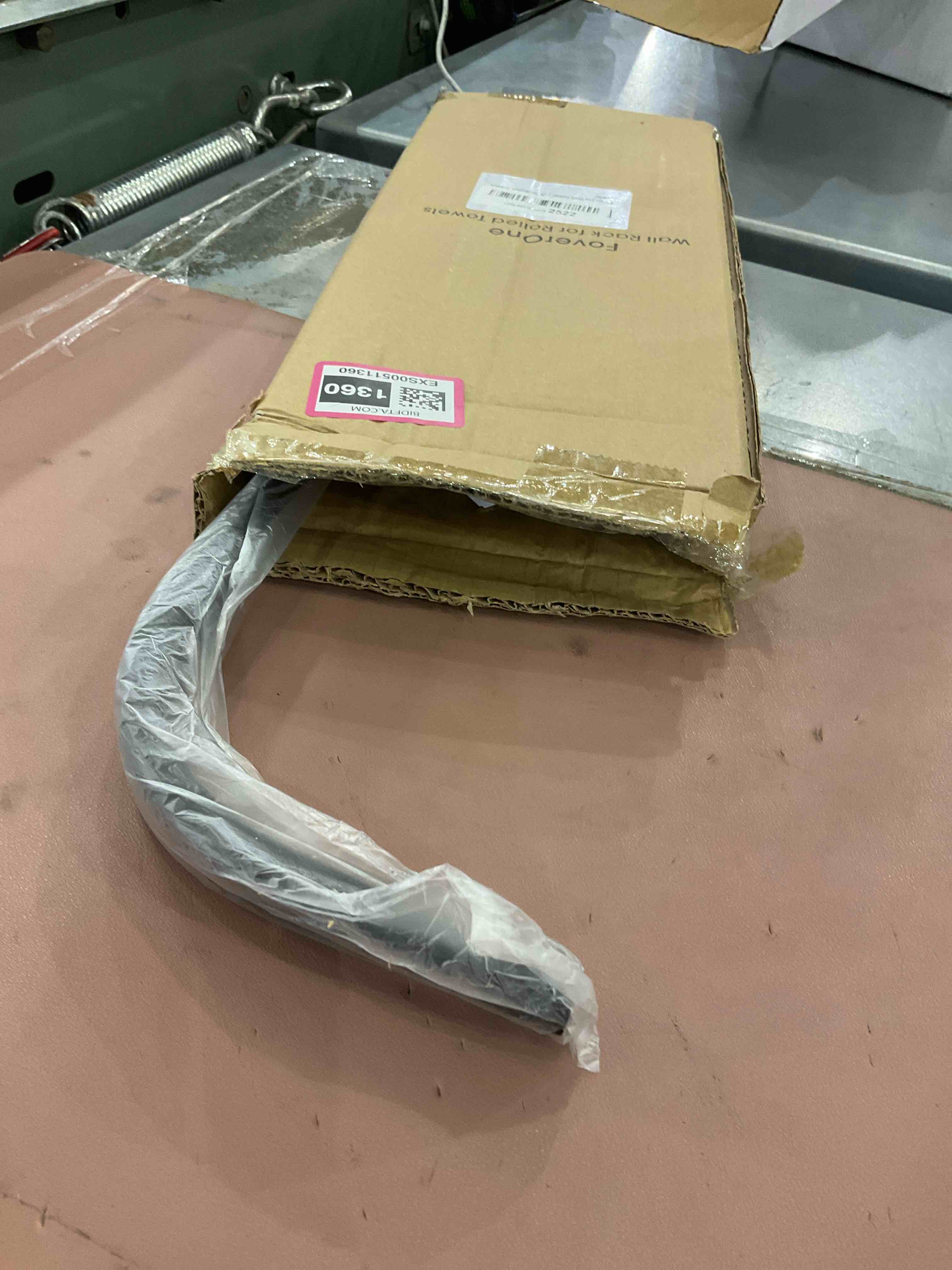 https://s3.amazonaws.com/lotting-images-prod/bidfta/EXS00511360_1696430033780.jpeg