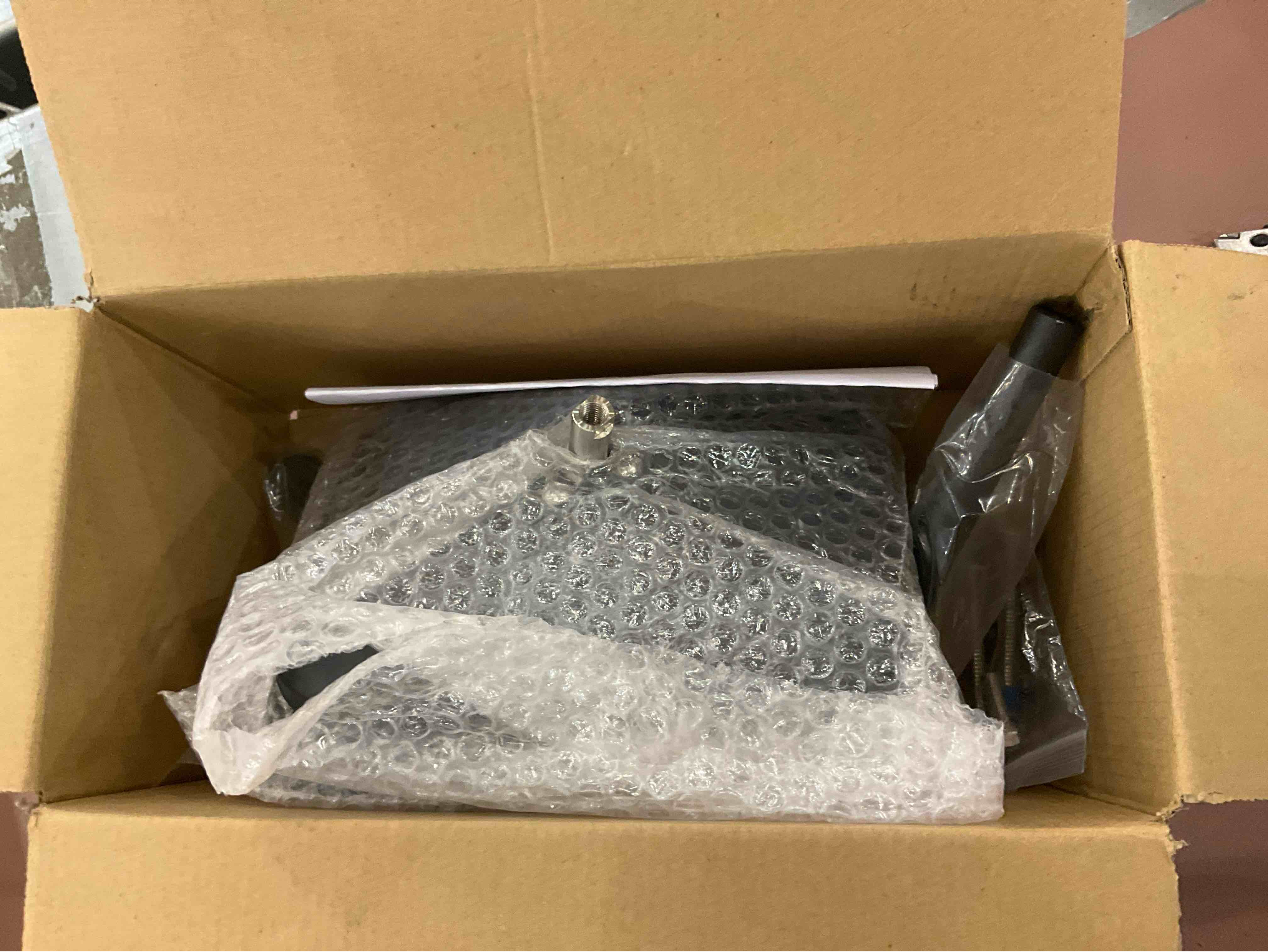 https://s3.amazonaws.com/lotting-images-prod/bidfta/EXS00511446_1696441705551.jpeg