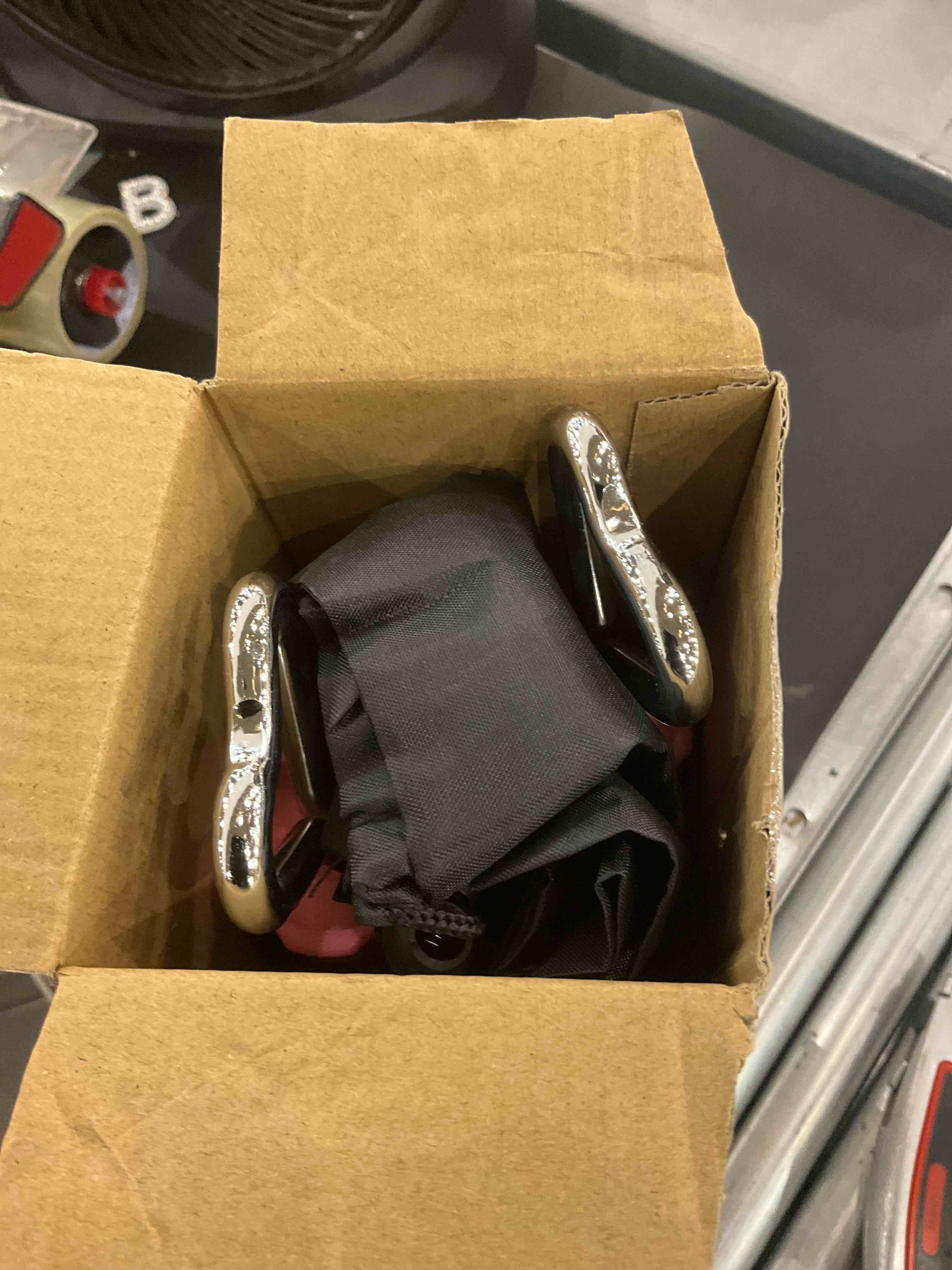 https://s3.amazonaws.com/lotting-images-prod/bidfta/EXS00512157_1697460143217.jpeg