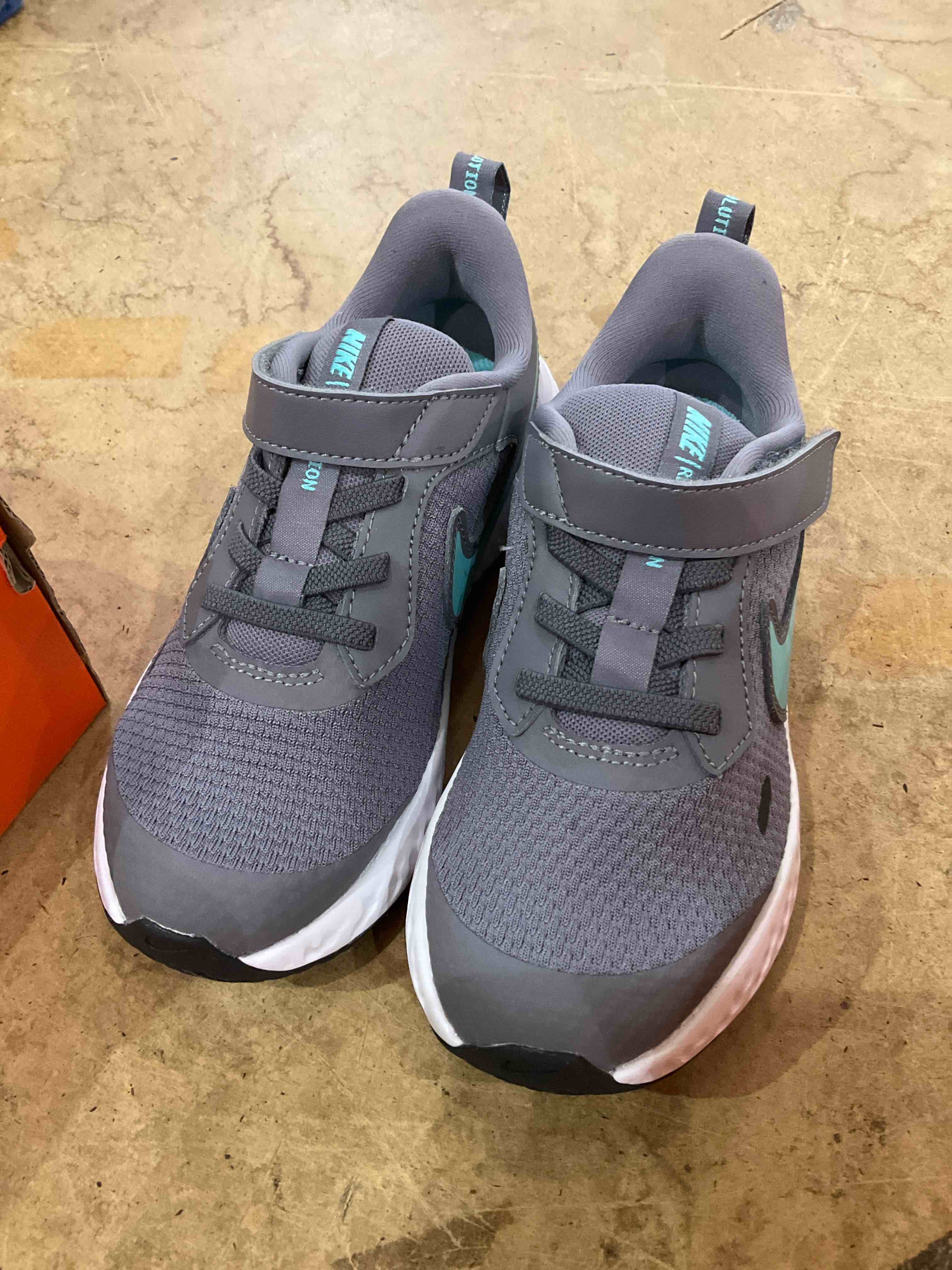 Nike Revolution US TODDLER size 6C