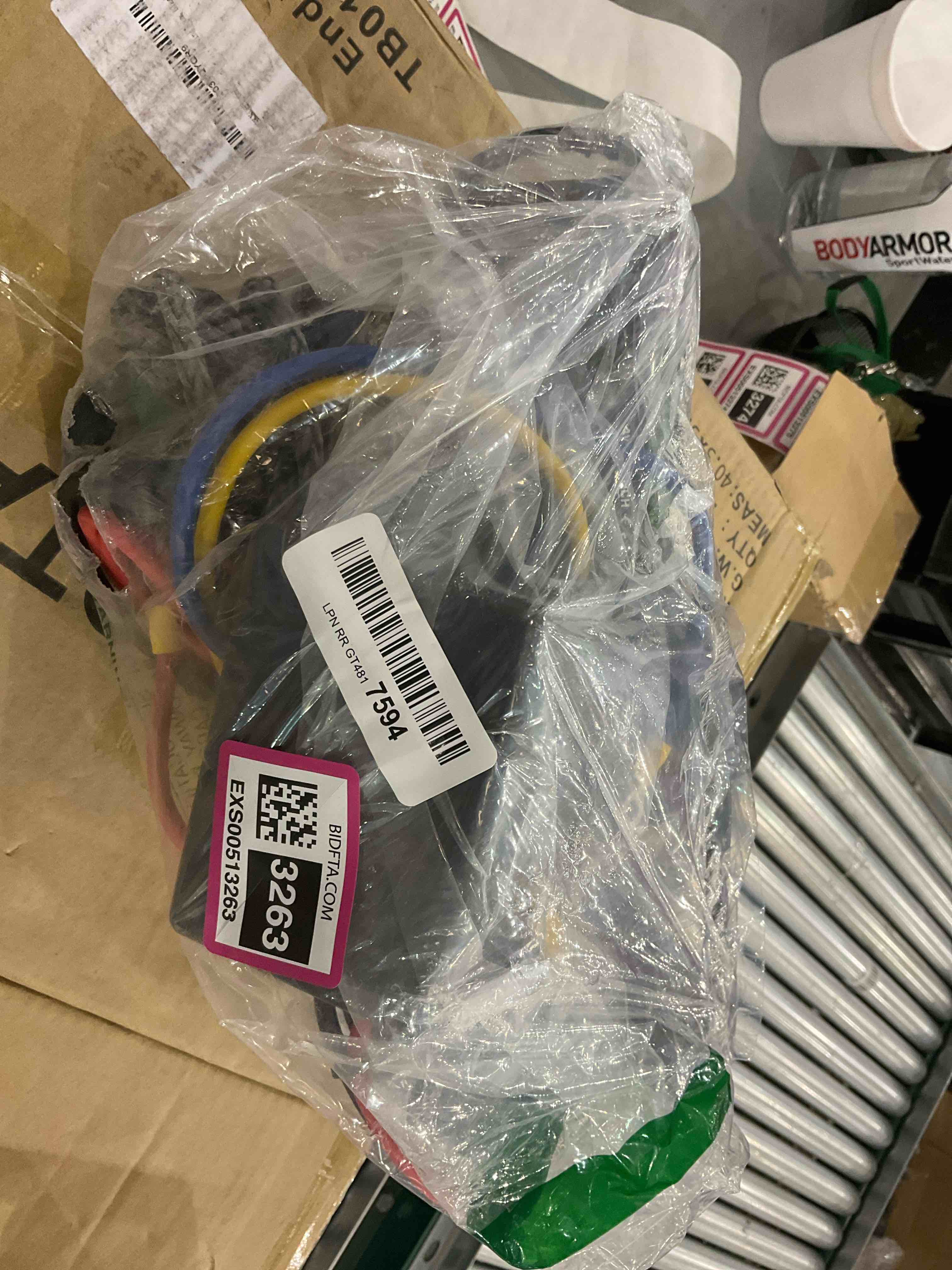 https://s3.amazonaws.com/lotting-images-prod/bidfta/EXS00513263_1696944786672.jpeg