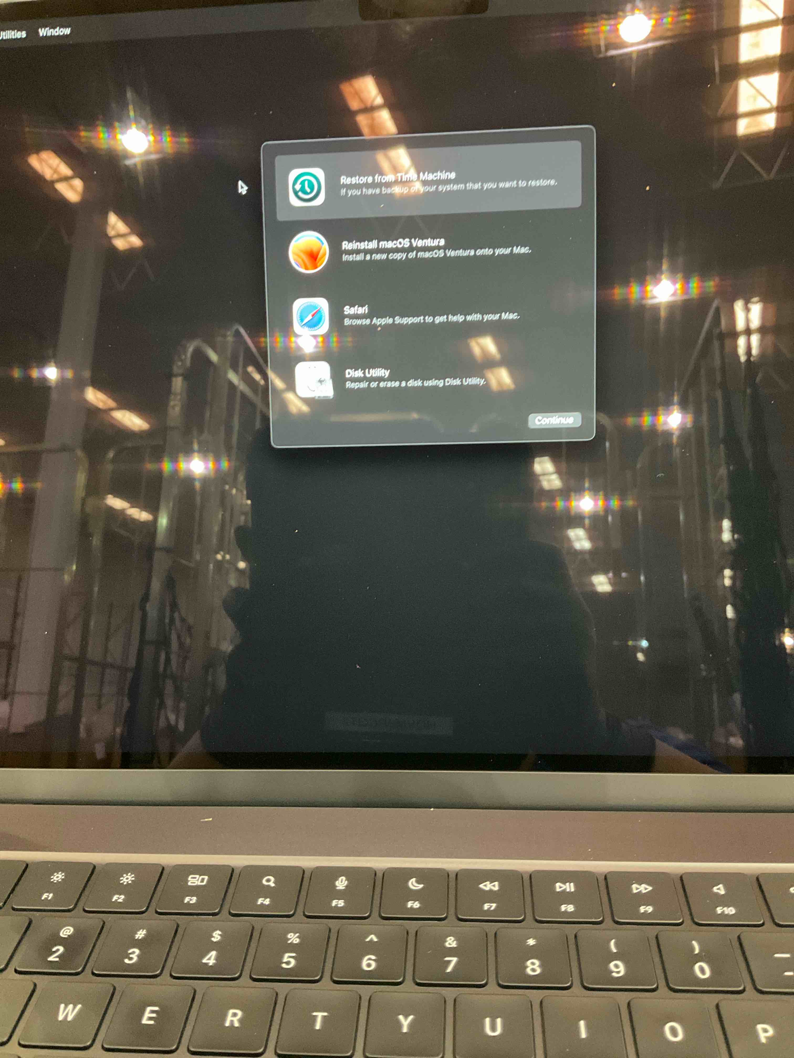 https://s3.amazonaws.com/lotting-images-prod/bidfta/EXS00513977_1696957811946.jpeg