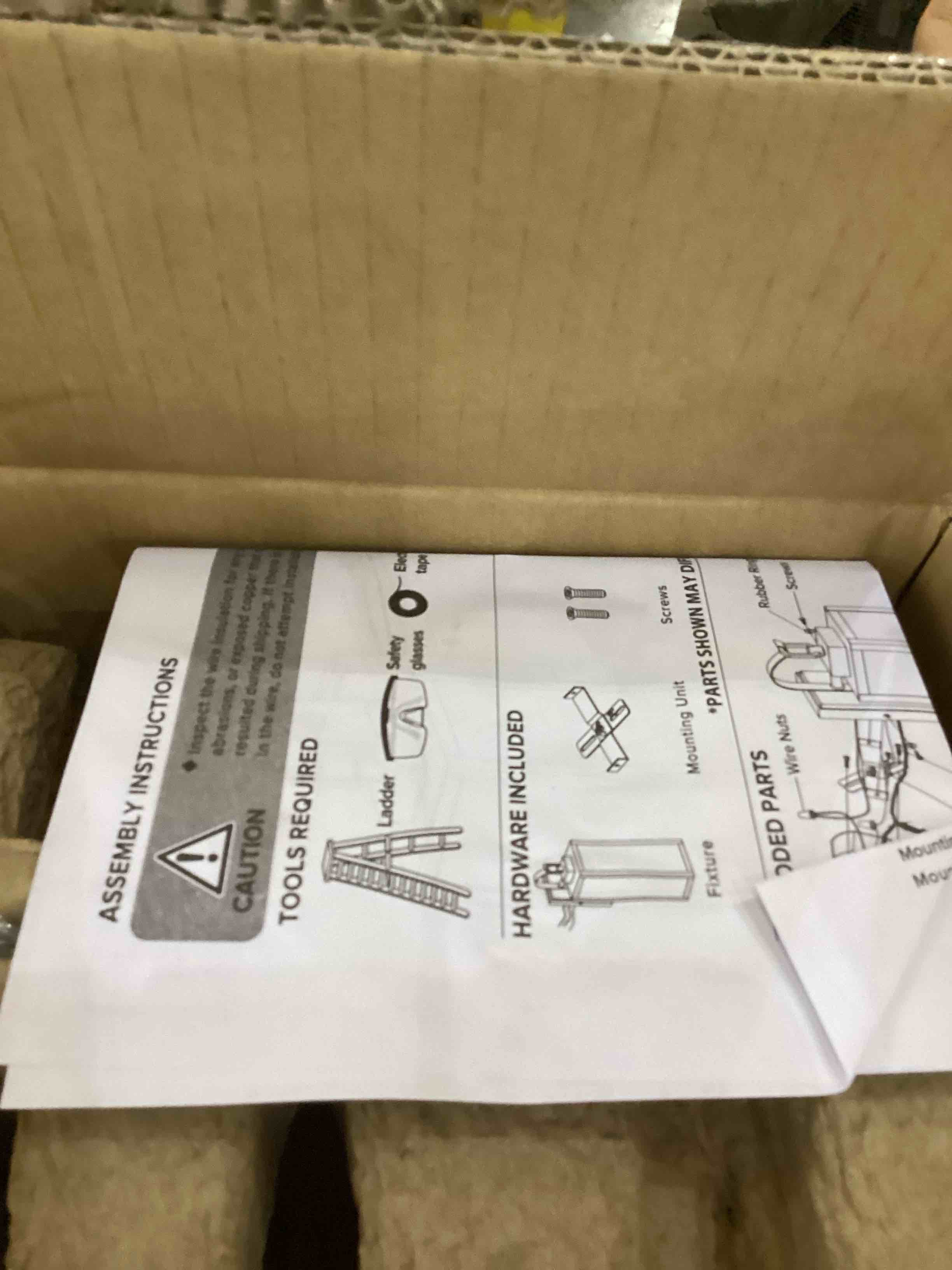 https://s3.amazonaws.com/lotting-images-prod/bidfta/EXS00514124_1695824868328.jpeg