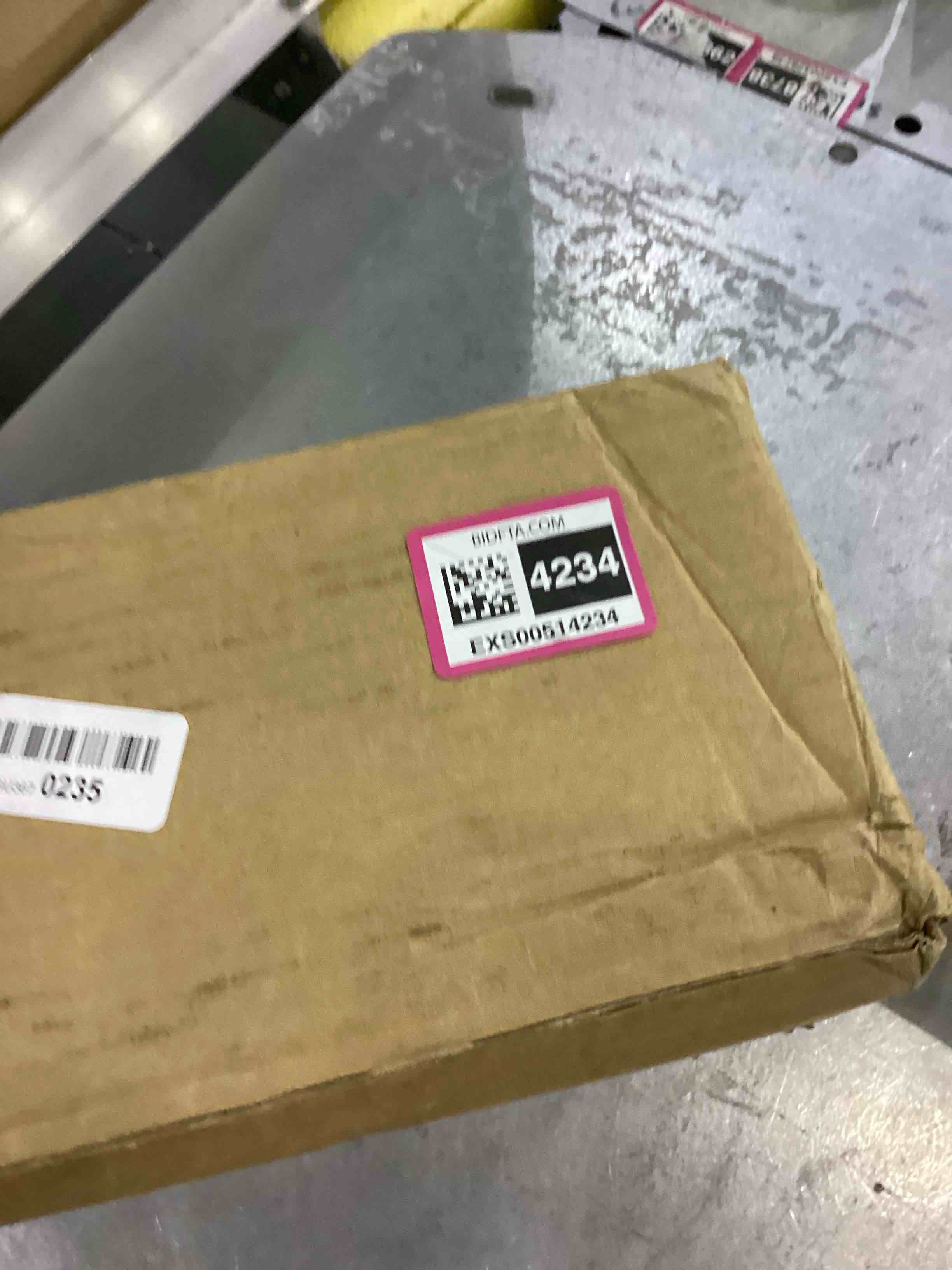https://s3.amazonaws.com/lotting-images-prod/bidfta/EXS00514234_1695903129560.jpeg