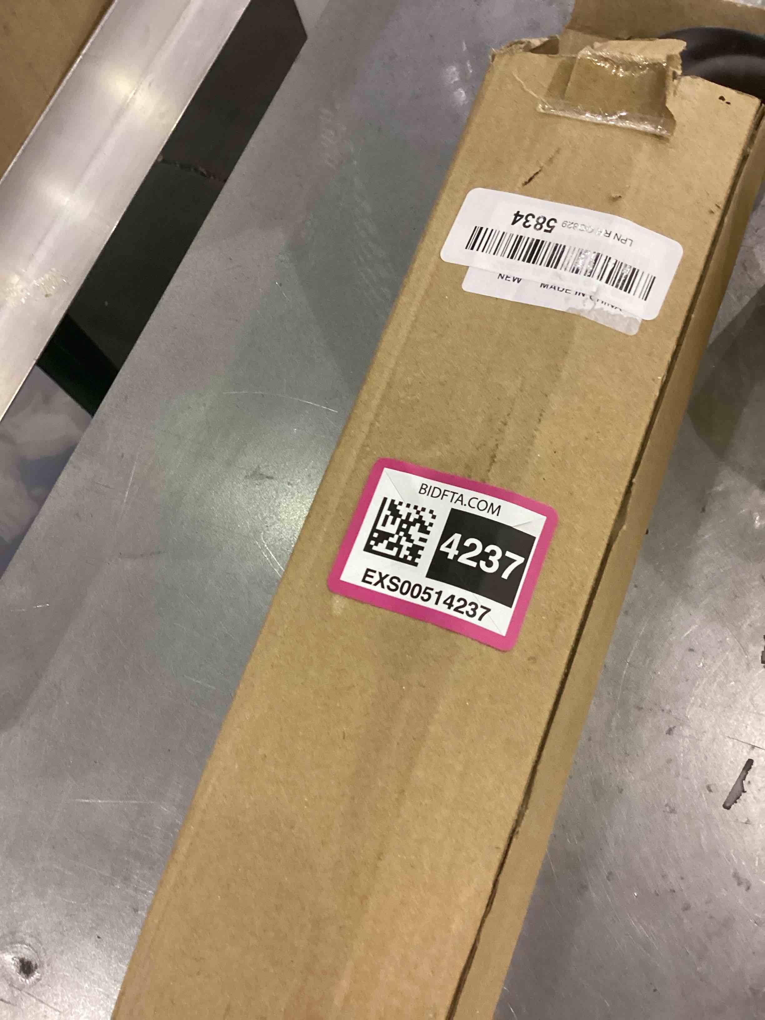 https://s3.amazonaws.com/lotting-images-prod/bidfta/EXS00514237_1695903392147.jpeg