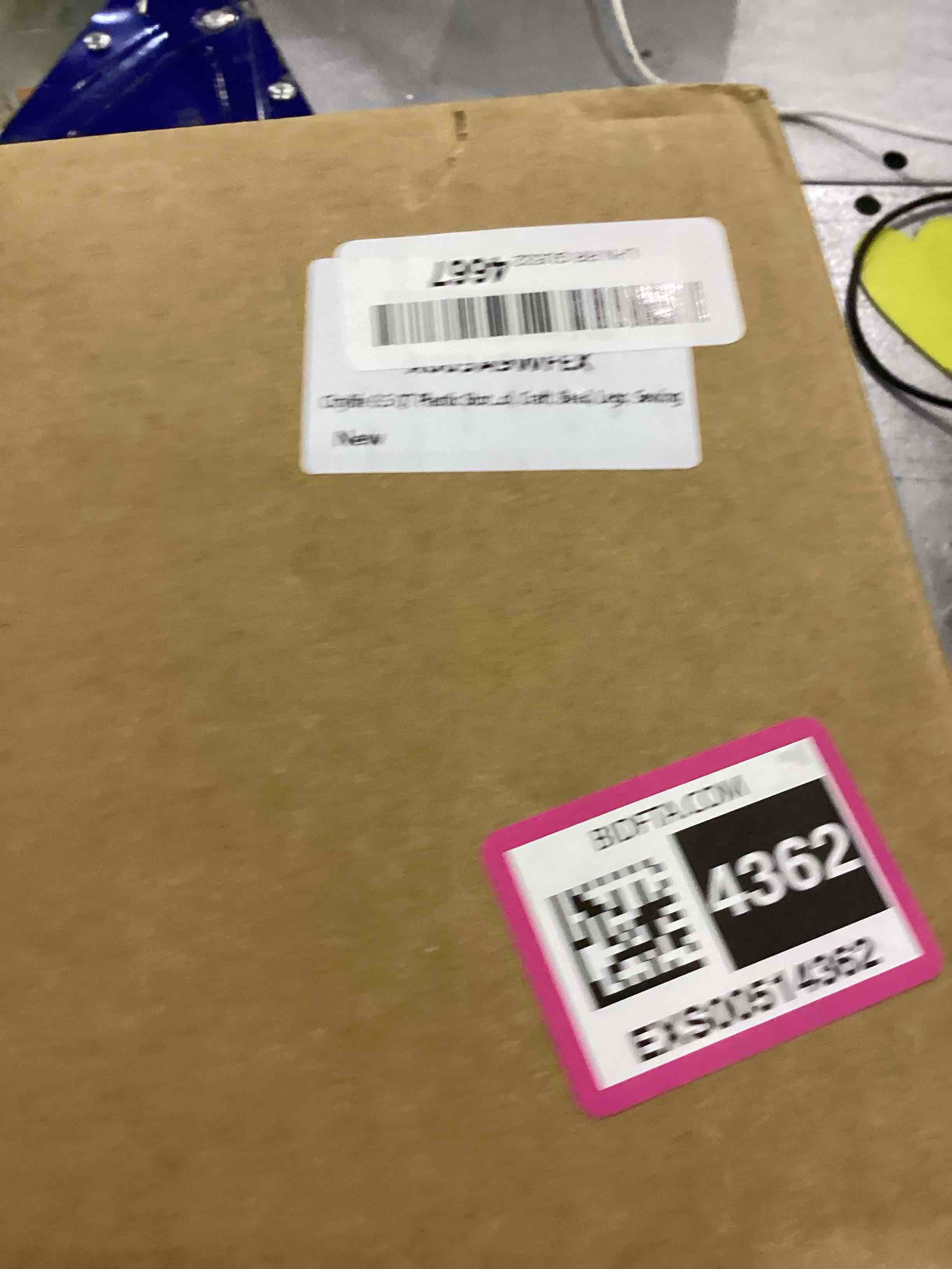 https://s3.amazonaws.com/lotting-images-prod/bidfta/EXS00514362_1695925399456.jpeg