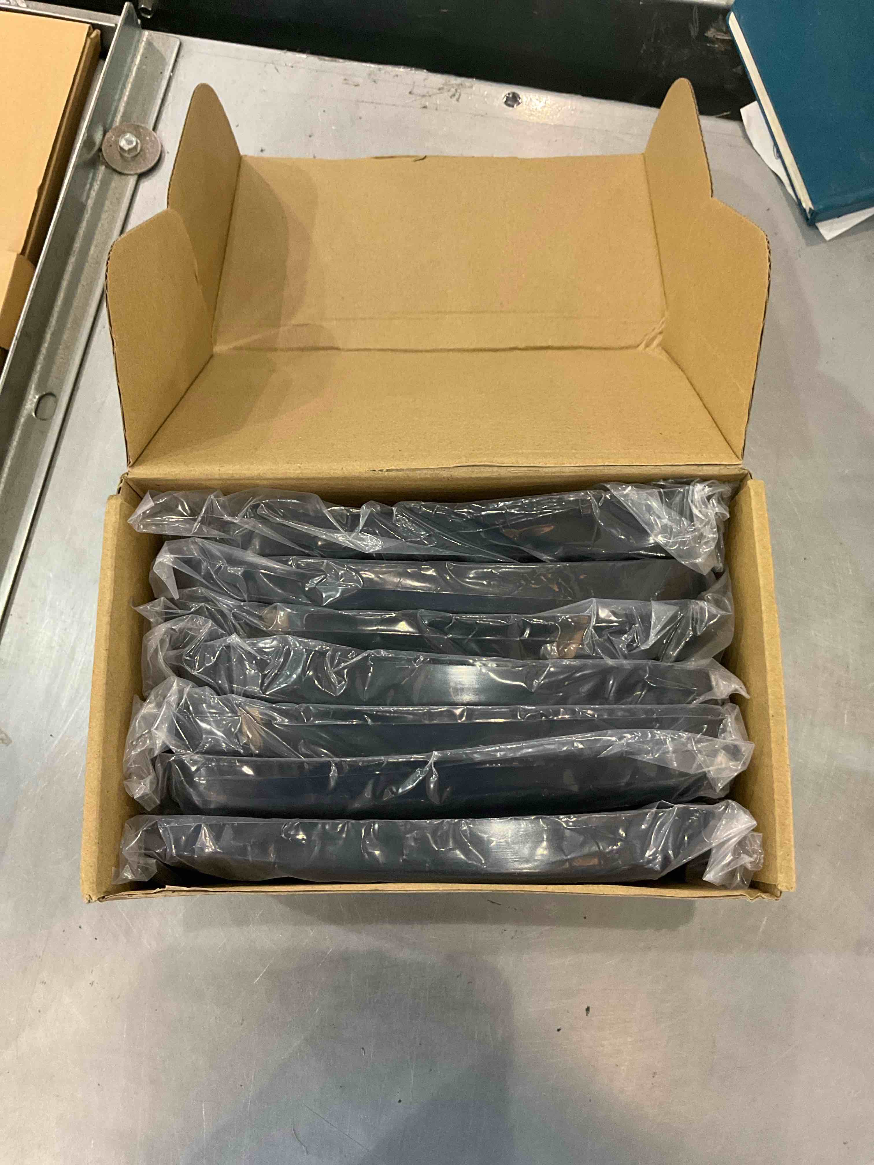https://s3.amazonaws.com/lotting-images-prod/bidfta/EXS00515030_1695818904618.jpeg