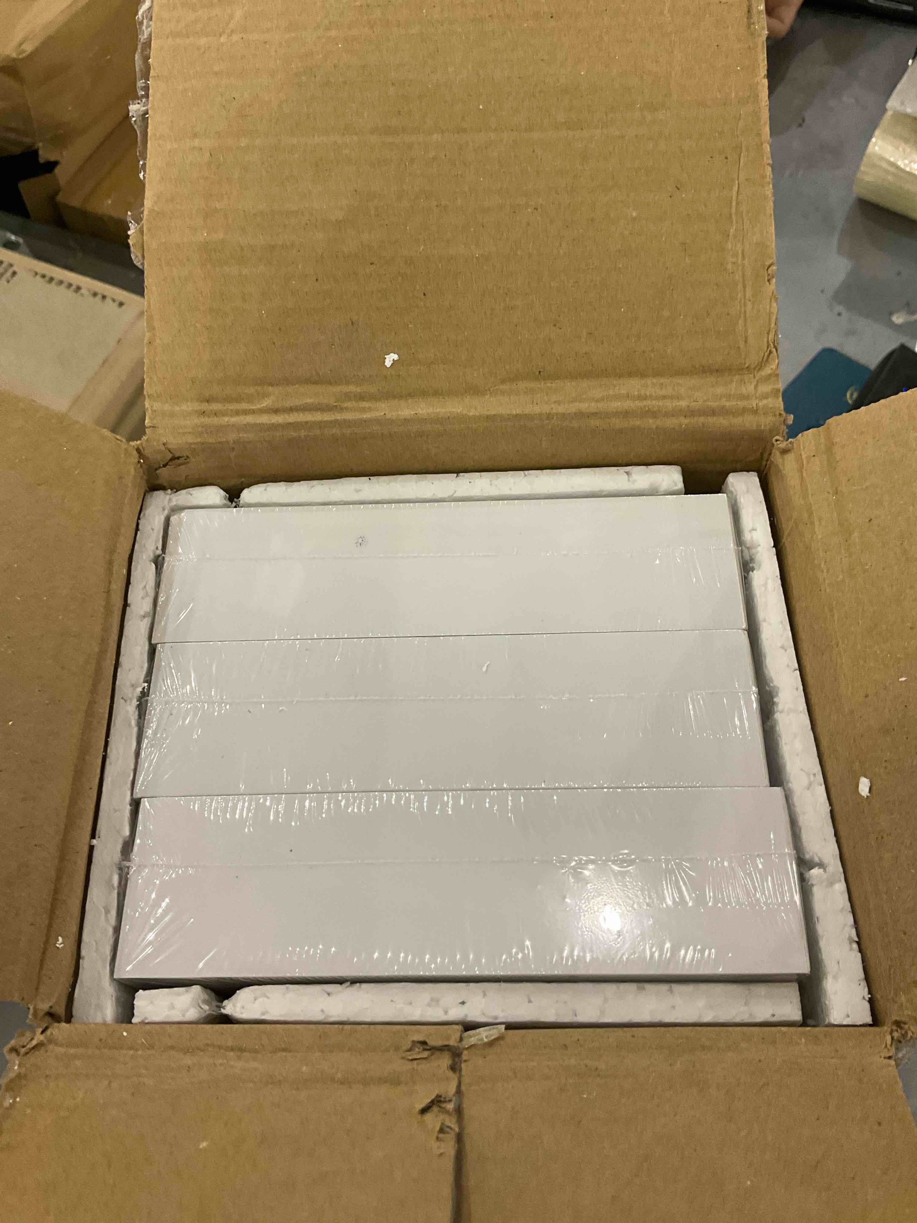 https://s3.amazonaws.com/lotting-images-prod/bidfta/EXS00515236_1695903042650.jpeg