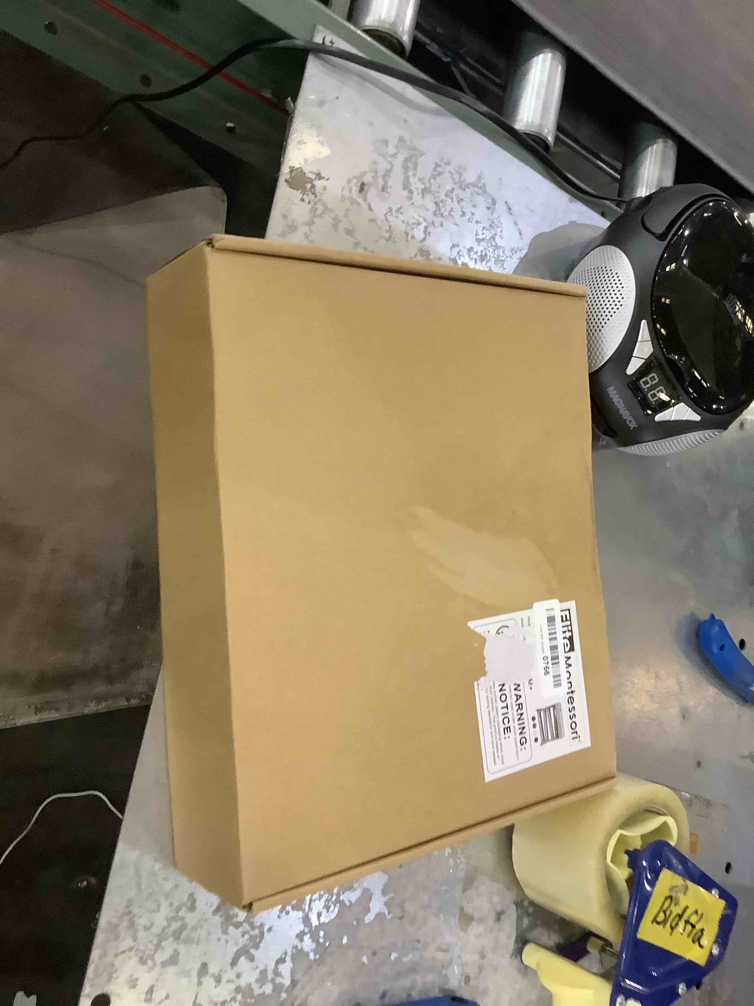 https://s3.amazonaws.com/lotting-images-prod/bidfta/EXS00516060_1695663092546.jpeg