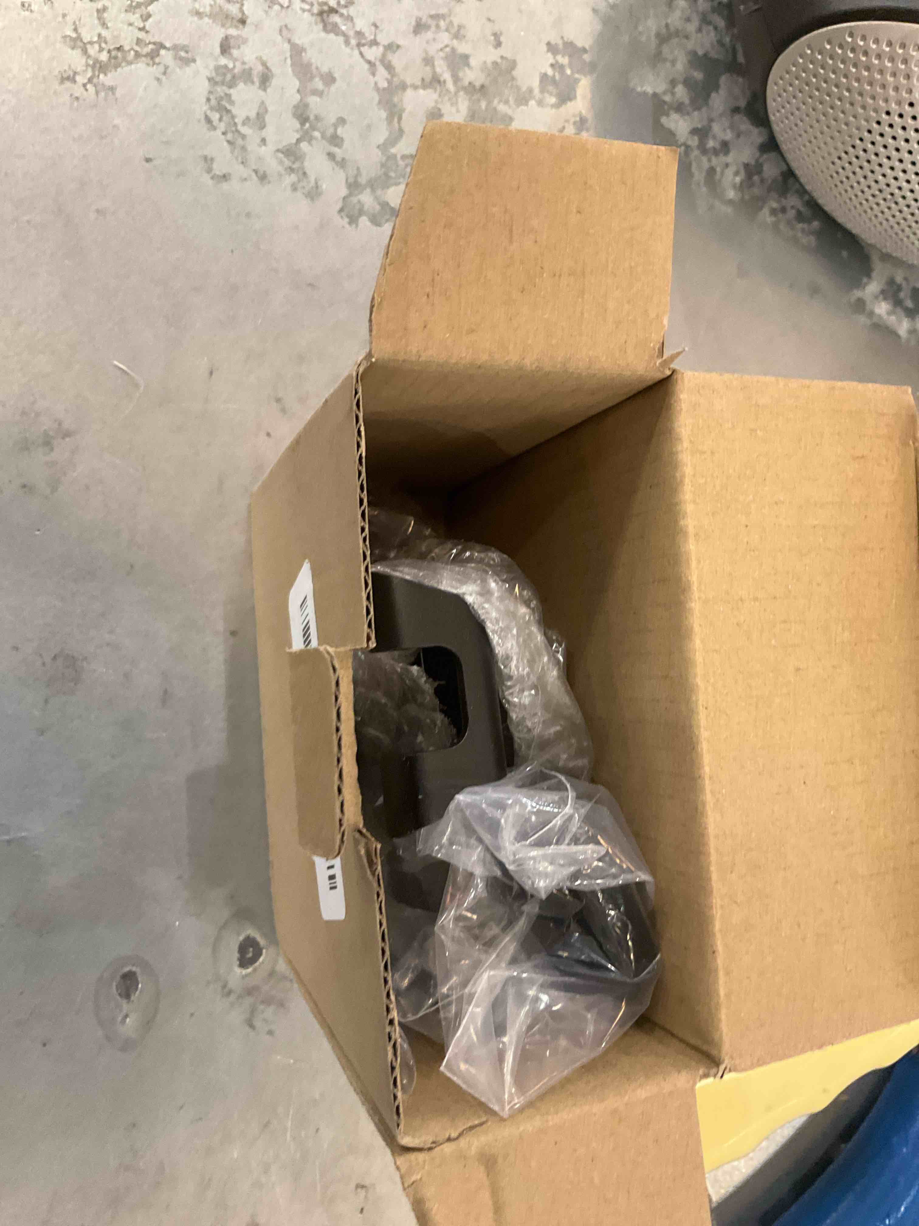https://s3.amazonaws.com/lotting-images-prod/bidfta/EXS00516181_1695746806741.jpeg