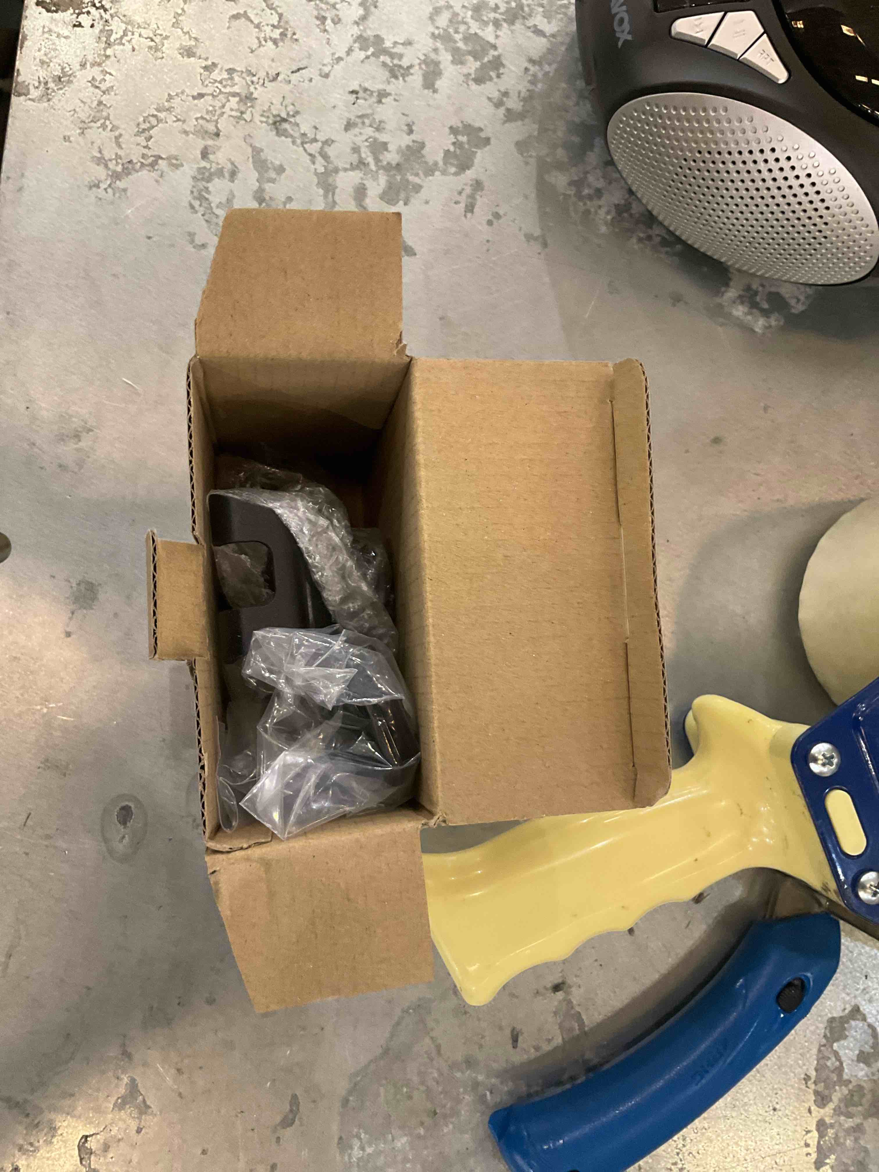 https://s3.amazonaws.com/lotting-images-prod/bidfta/EXS00516181_1695746807946.jpeg