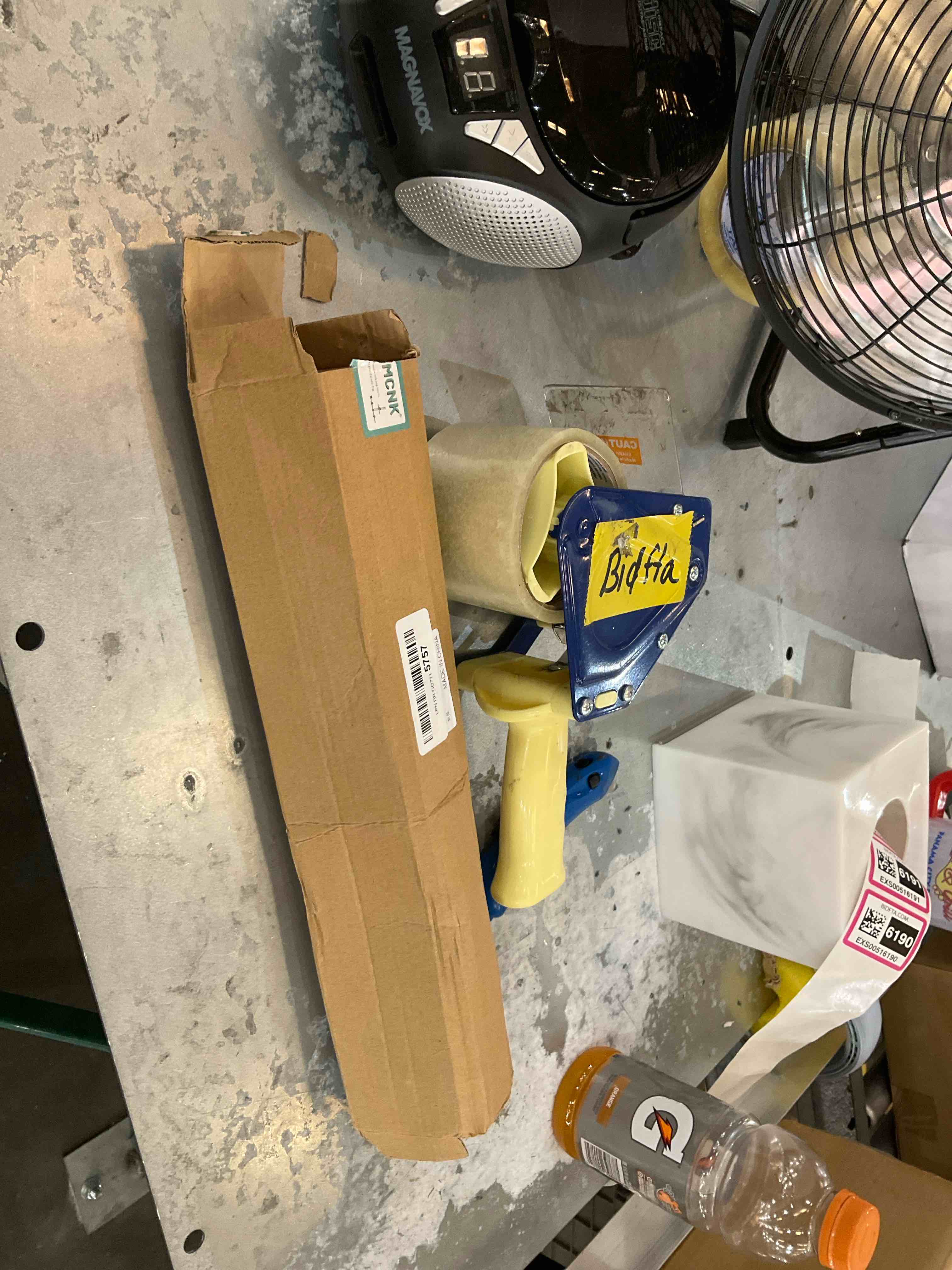 https://s3.amazonaws.com/lotting-images-prod/bidfta/EXS00516190_1695748870245.jpeg