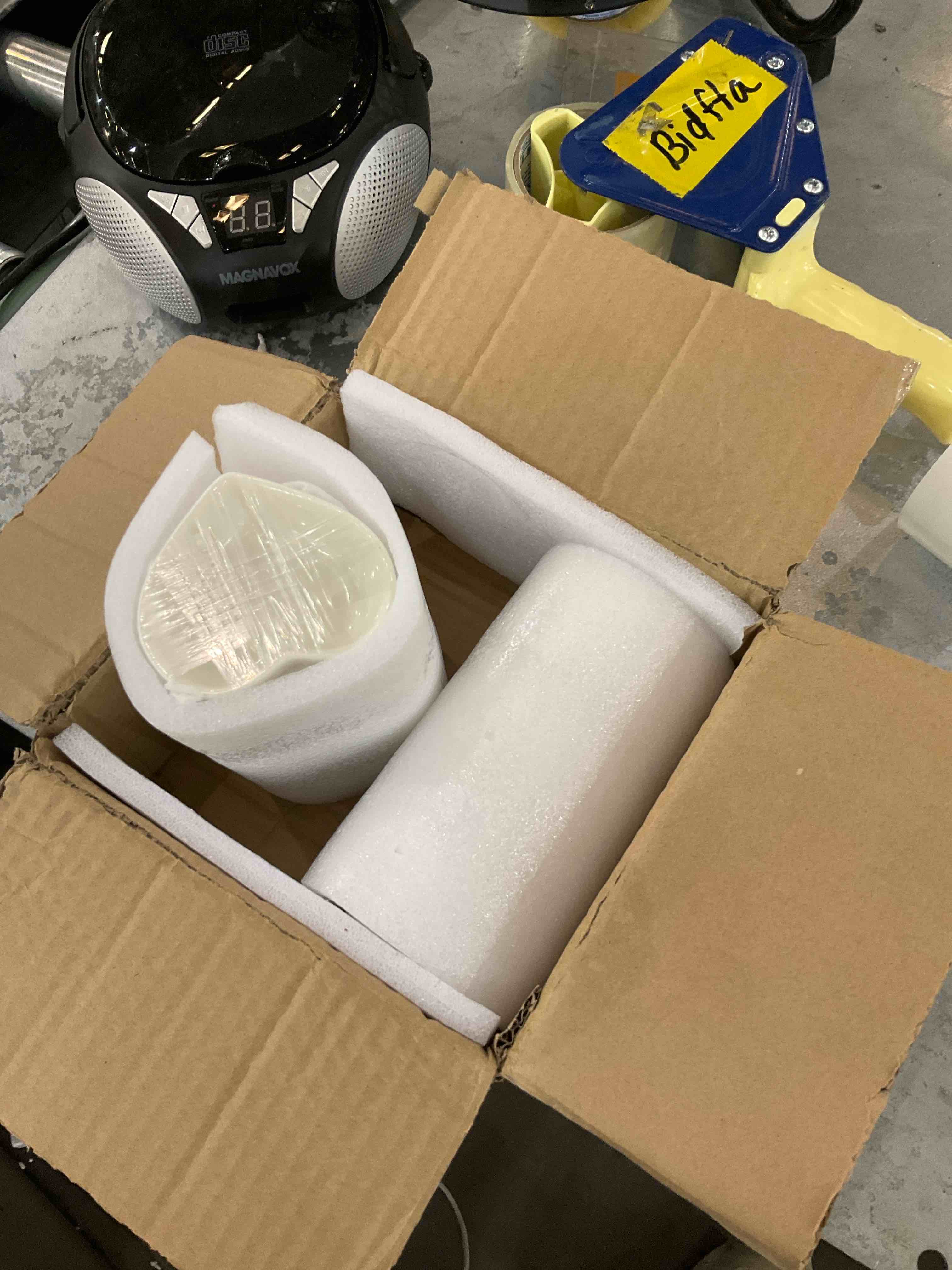 https://s3.amazonaws.com/lotting-images-prod/bidfta/EXS00516256_1695758451956.jpeg