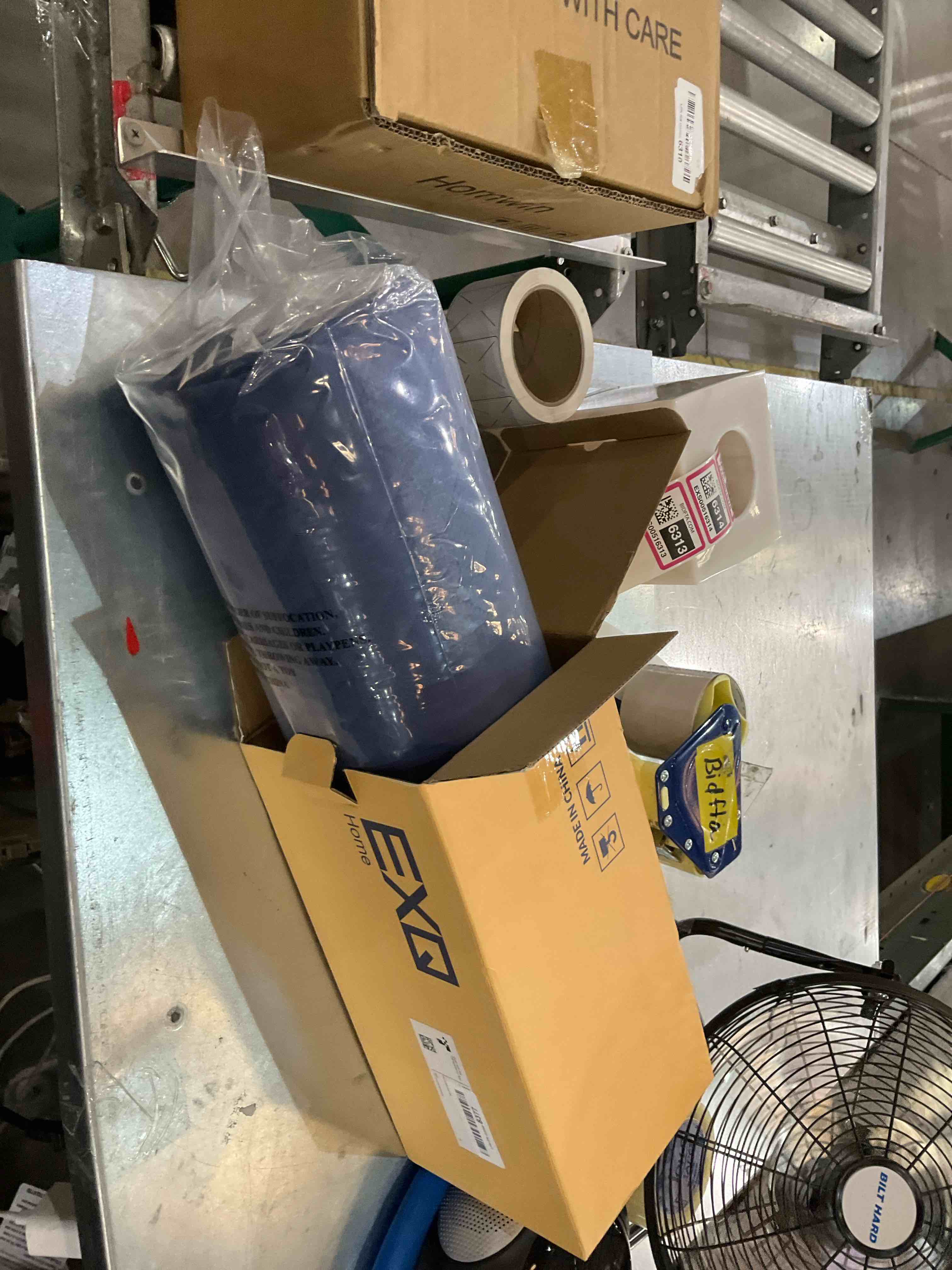 https://s3.amazonaws.com/lotting-images-prod/bidfta/EXS00516313_1695824454295.jpeg
